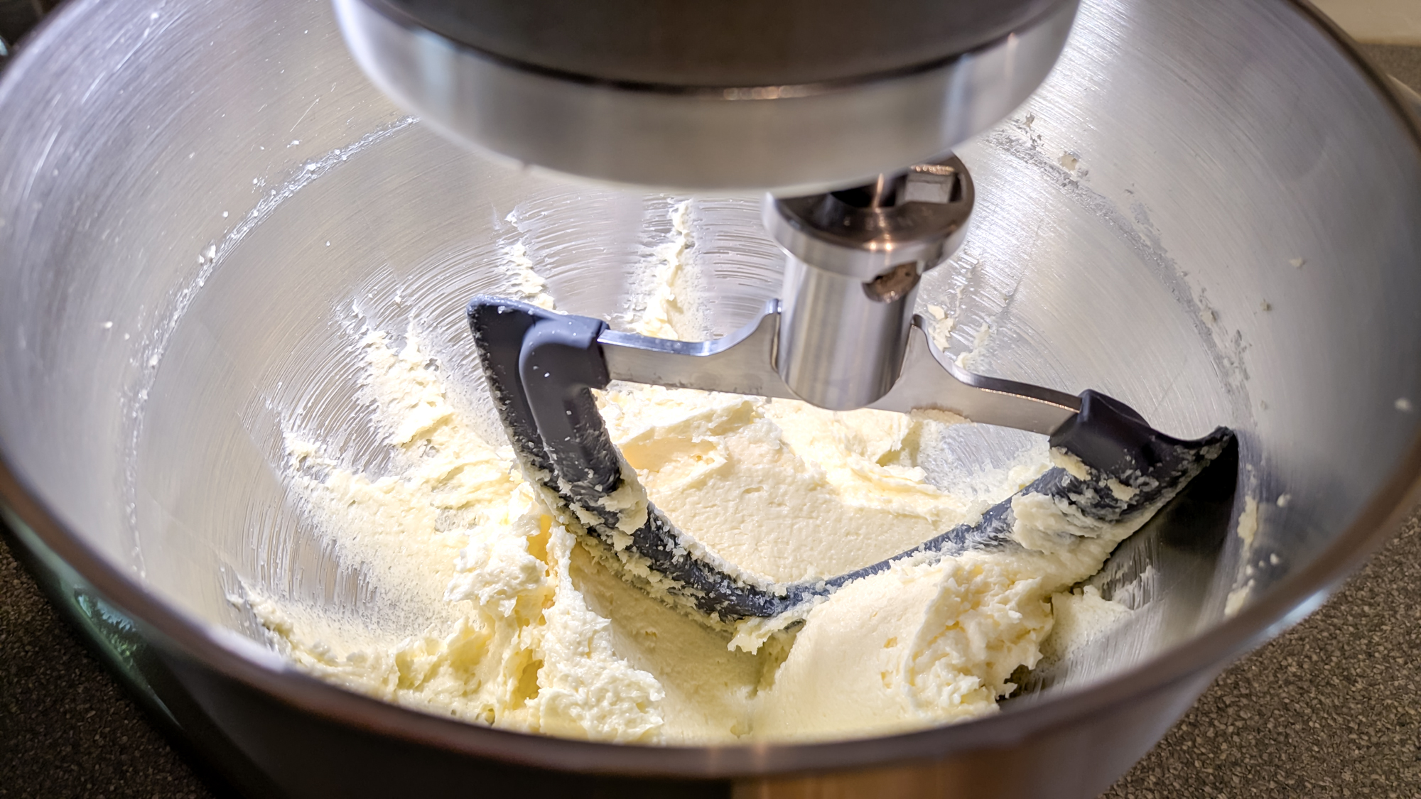 סקירת סטנד מיקסר KitchenAid Artisan Plus
