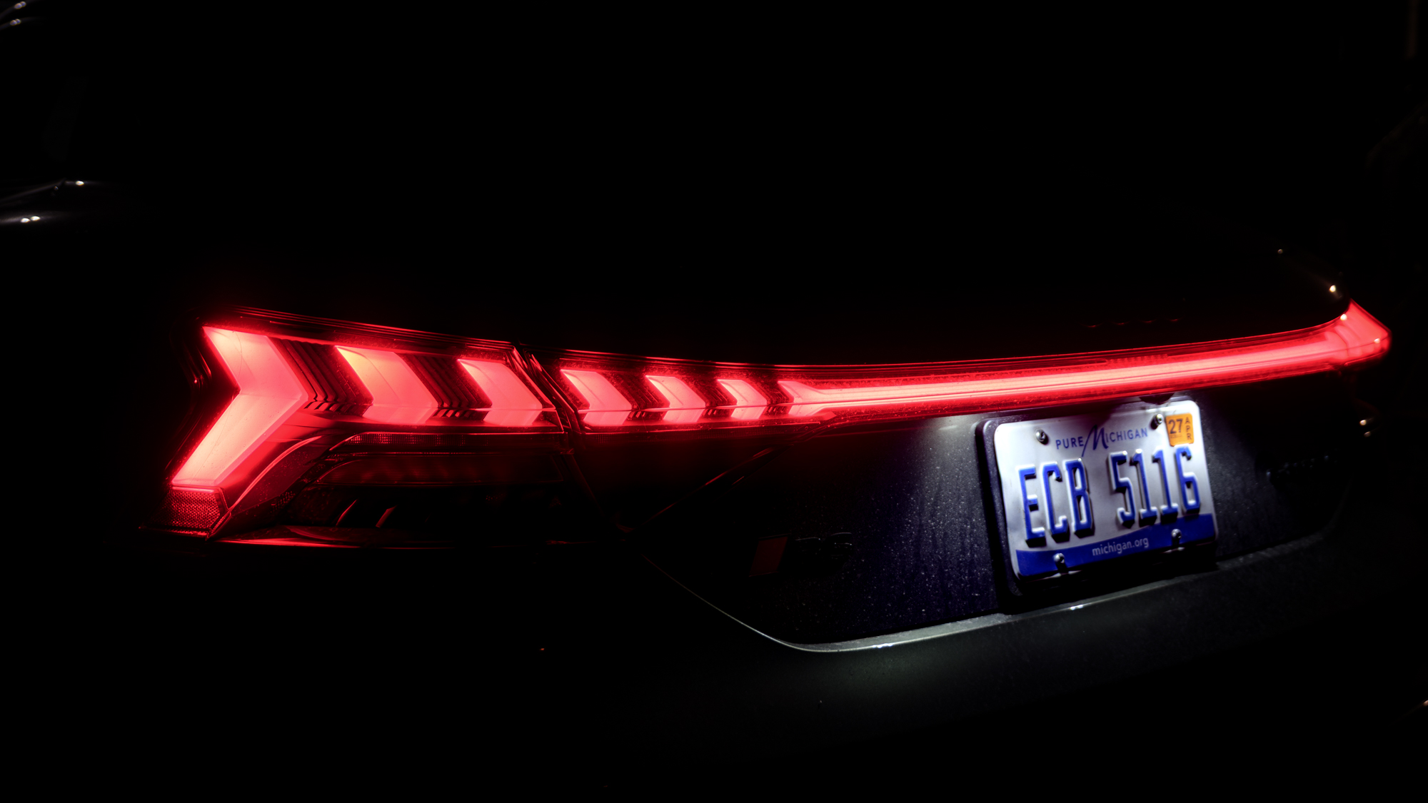 סקירת Audi RS e-tron RT 2026.