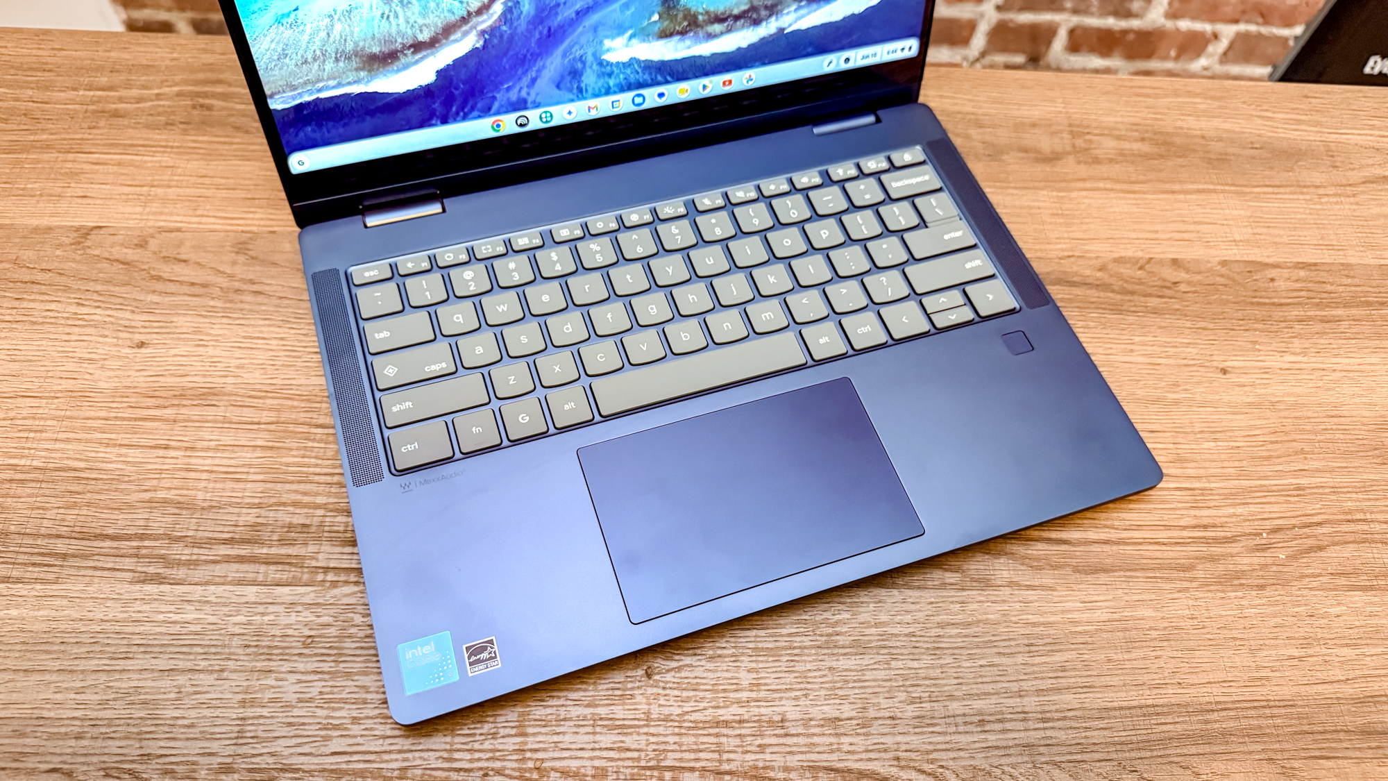 המקלדת ומשטח העקיבה ב-Lenovo Chromebook Plus 2-in-1 Gen 10