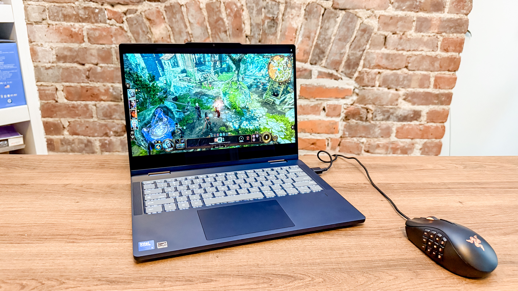 משחקים ב-Lenovo Chromebook Plus 2-in-1 Gen 10 באמצעות GeForce Now