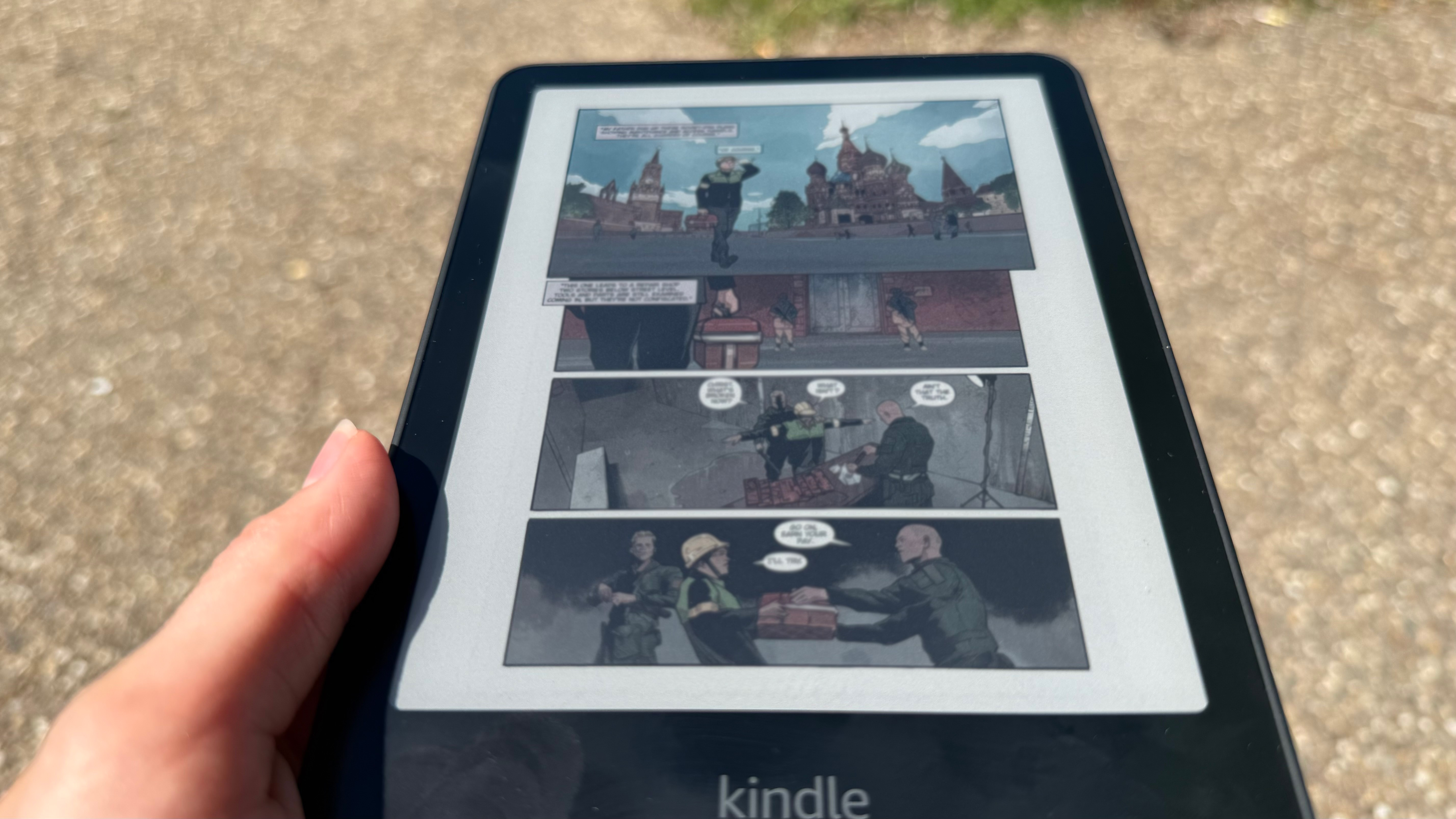 ה-kindle colorsoft 2026 שצולם באור שמש ישיר