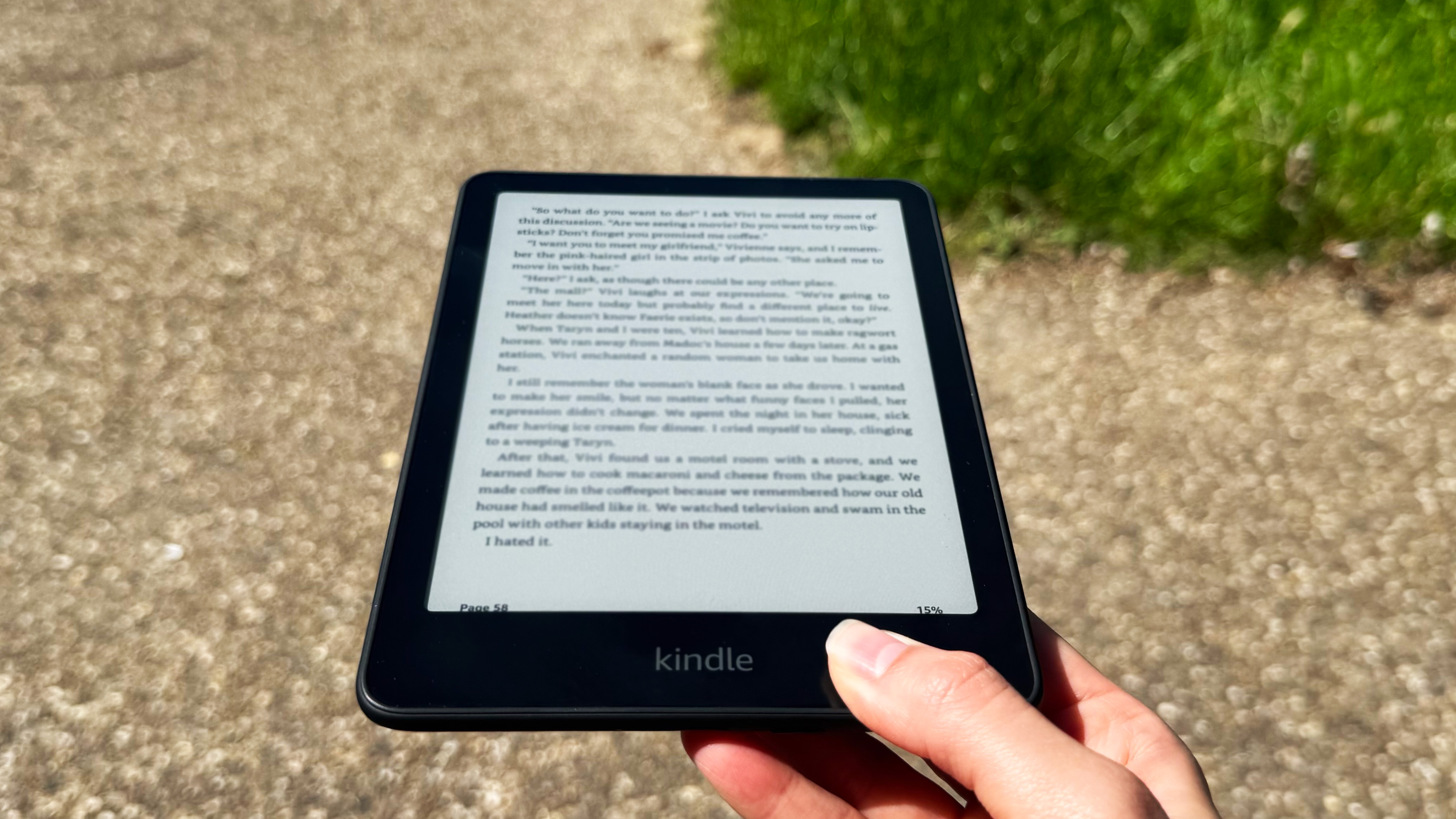 ה-kindle colorsoft 2026 שצולם באור שמש ישיר