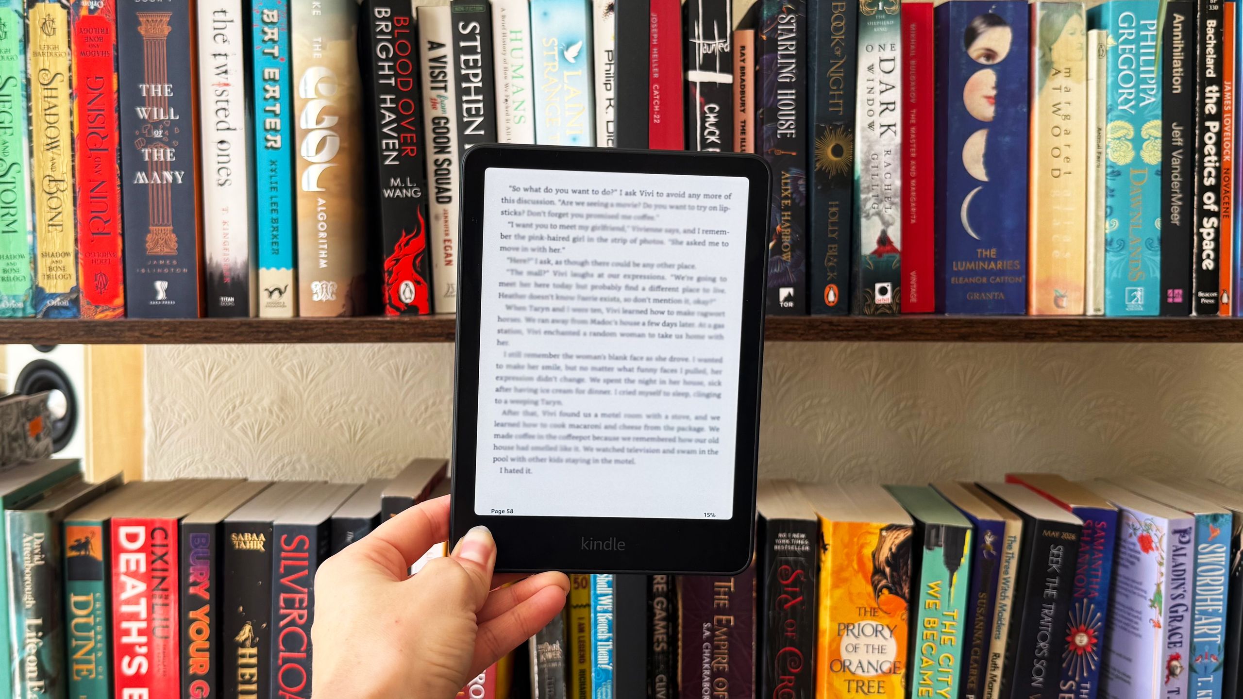 בדקתי את Kindle Colorsoft 2026 החדש לגמרי - והוא עדיין מלך הקוראים האלקטרונים מאת ארין בשפורד פורסם ב-19 ביוני 26 מומלץ Kindle Colorsoft 2026 הוא קורא אלקטרוני פנטסטי, עם מסך מואר קדמי עם מצב לילה, דירוג IPX8 ו-8 שבועות של חיי סוללה.