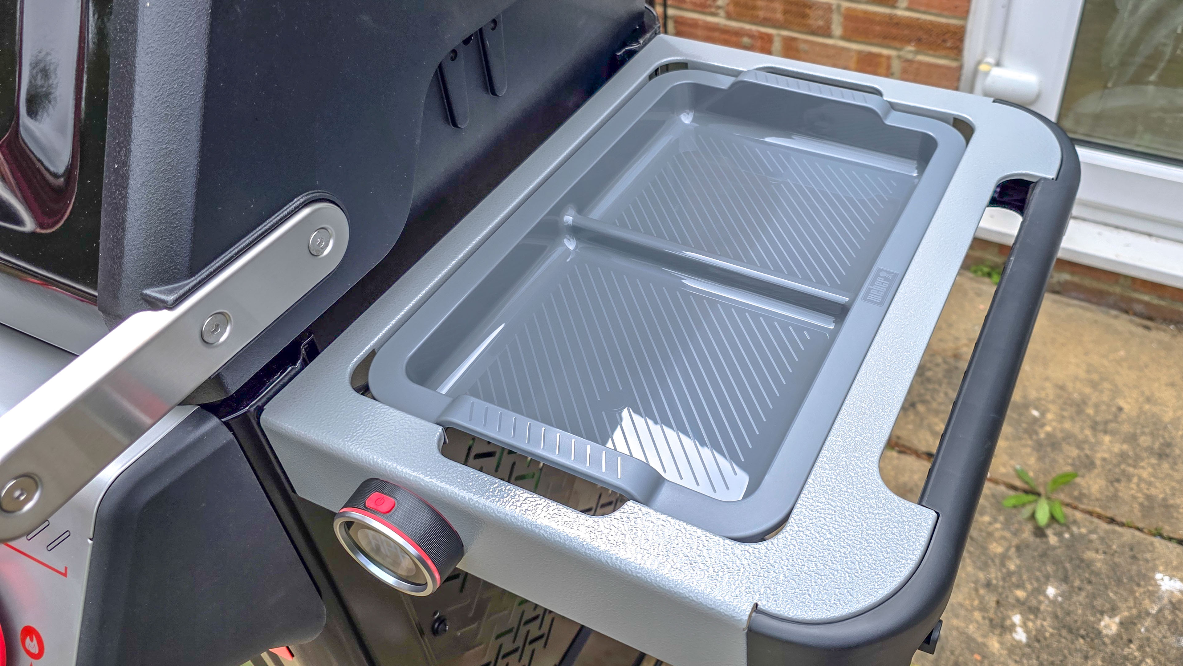 Weber Spirit EX325 צלייה של מזון