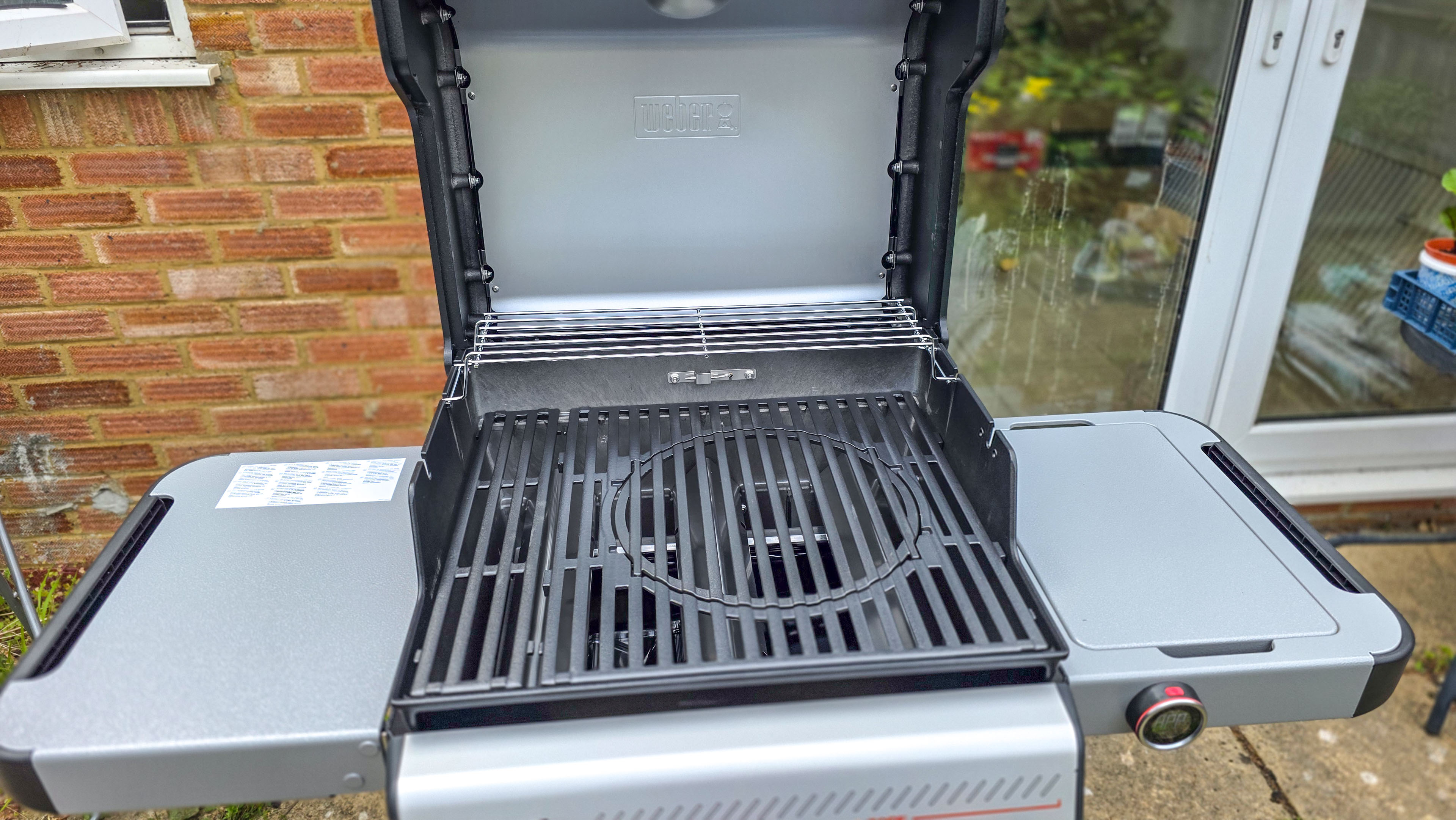 Weber Spirit EX325 צלייה של מזון