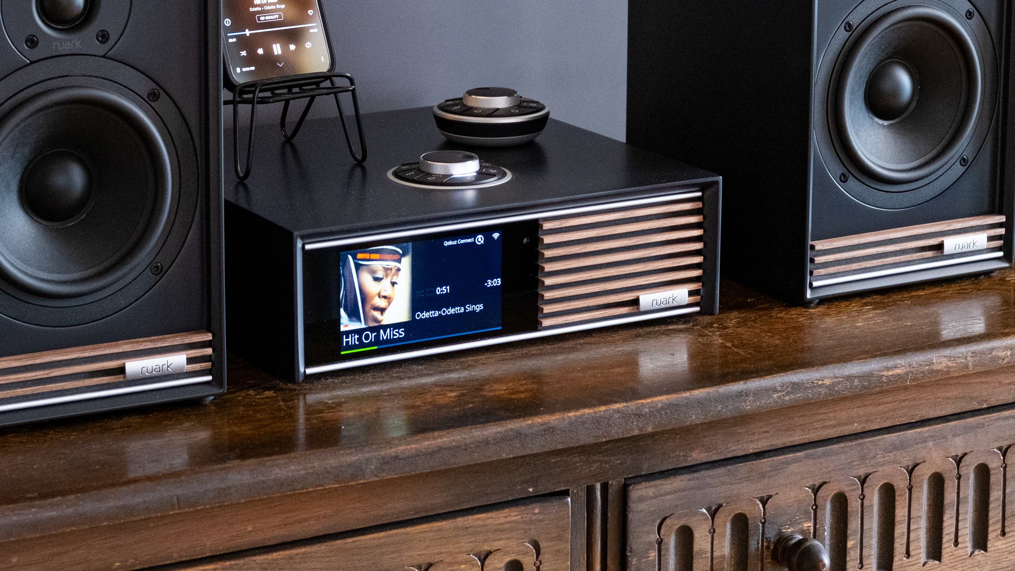 רמקולי מדף הספרים Ruark Audio Sabre-R בפחם