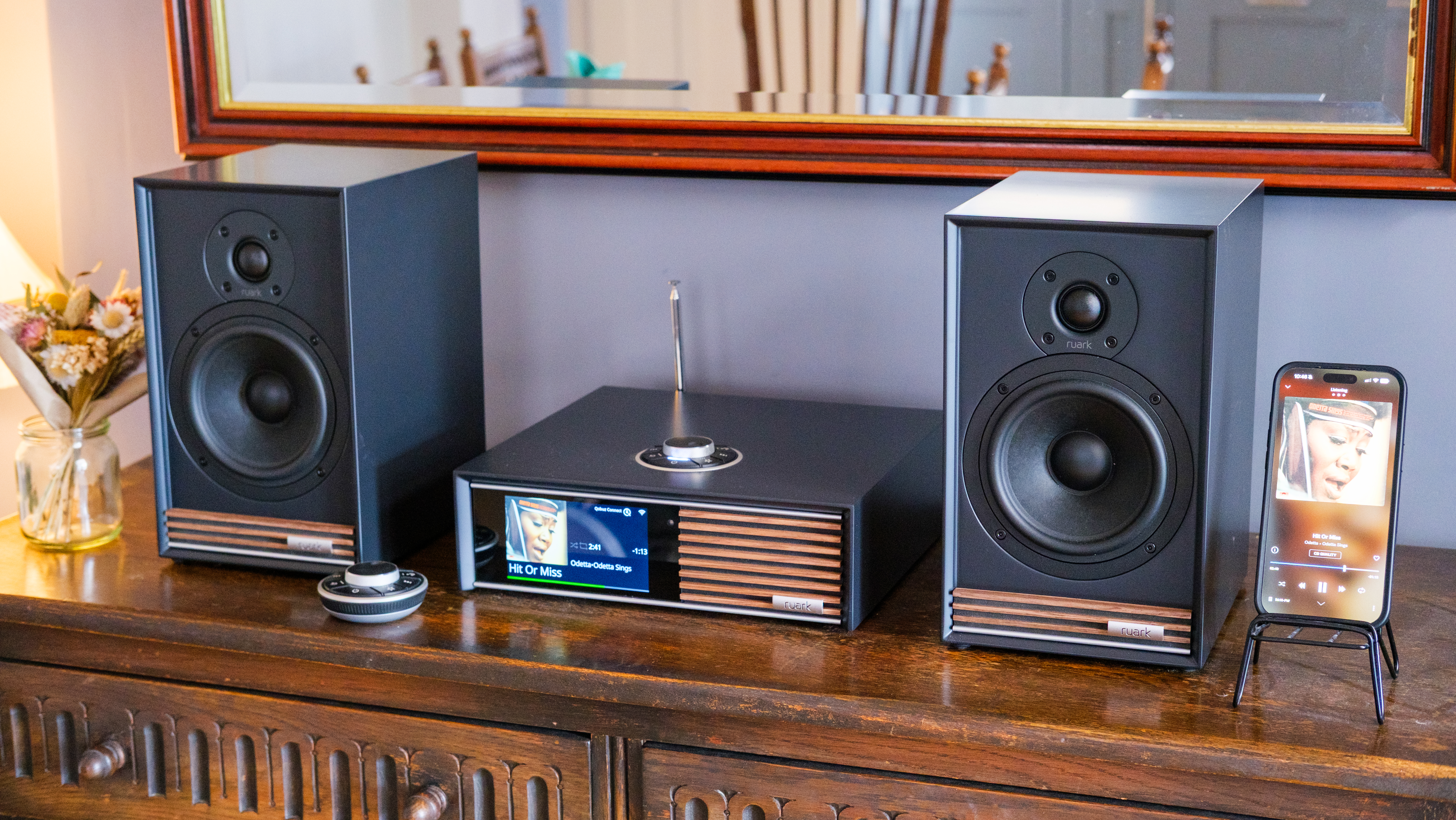 רמקולי מדף הספרים Ruark Audio Sabre-R בפחם