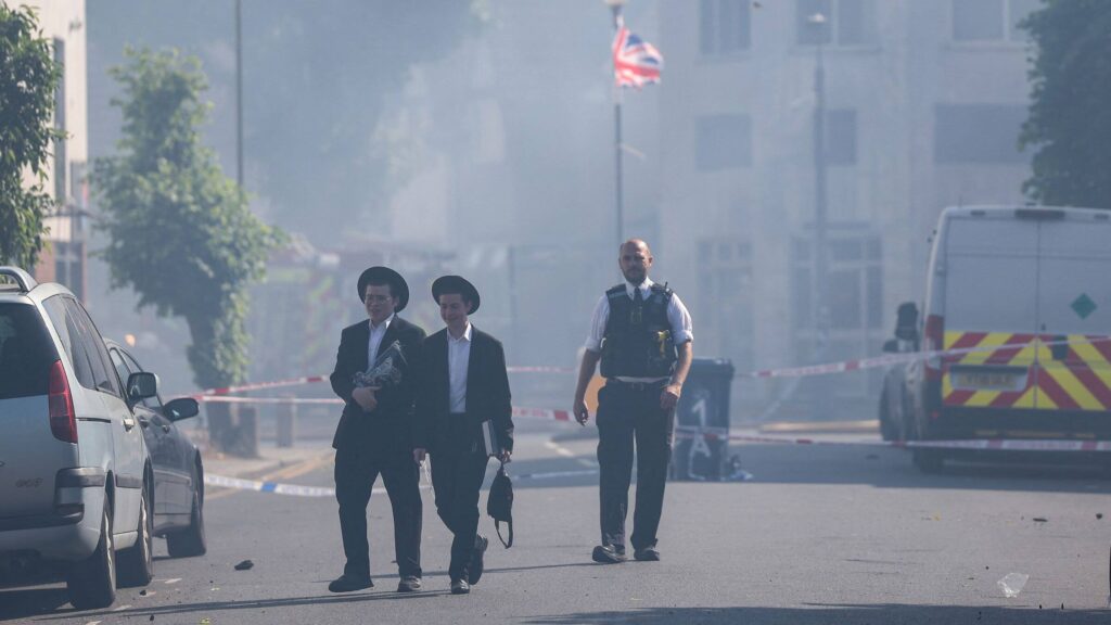 איך איראן מבצעת מיקור חוץ של מזימות טרור נגד יהודים. אני אישית מתאימה את כל המתנות לפרוורד, עד 36,000 דולר. האם אוכל להתאים את המתנה שלך עכשיו?