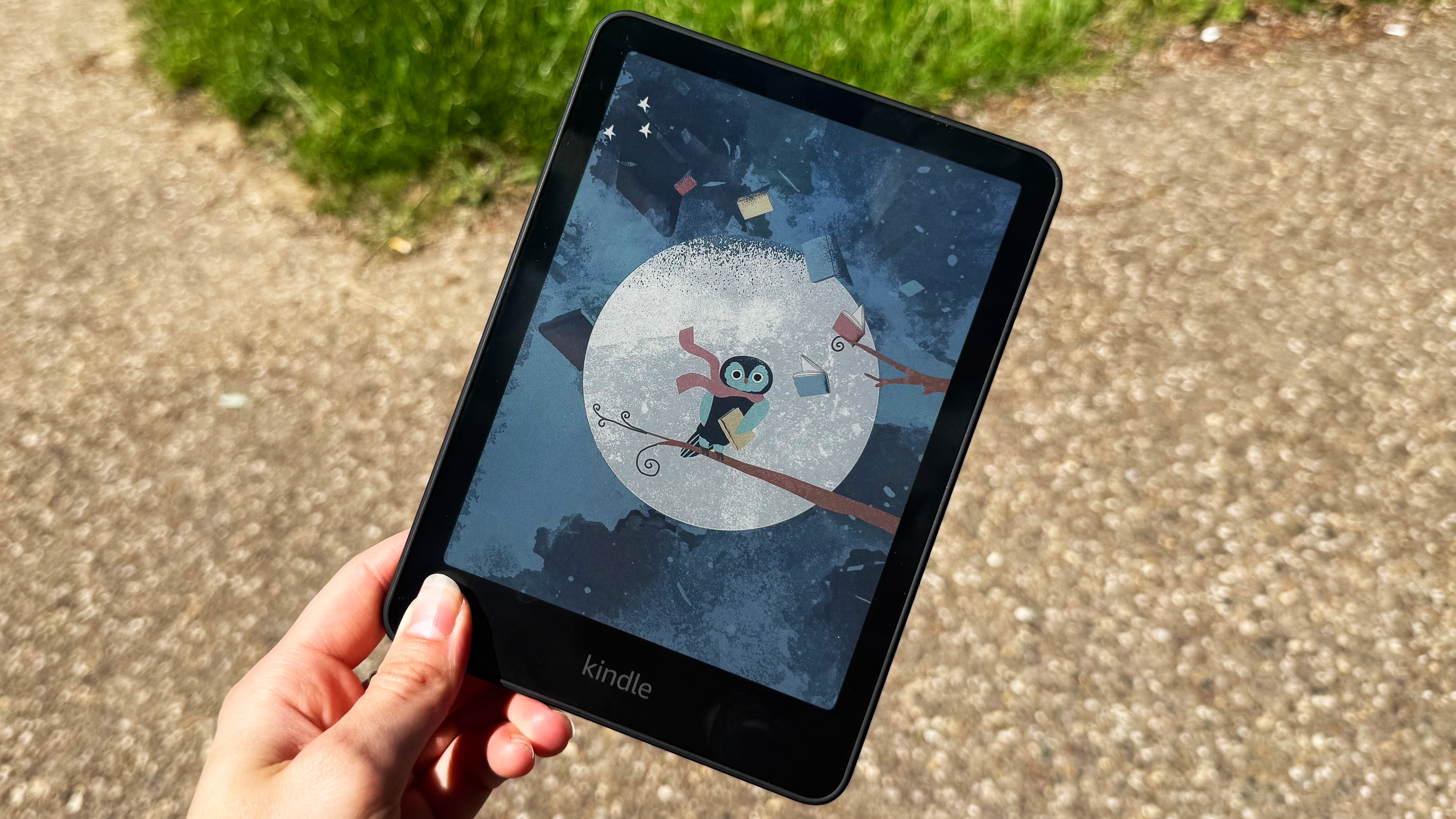 ה-kindle colorsoft 2026 שצולם באור שמש ישיר