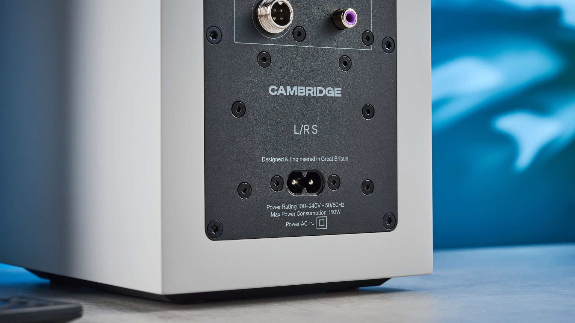 רמקולי מדף הספרים של cambridge audio l/rs בלבן עם טוויטר אלומיניום 21 מ