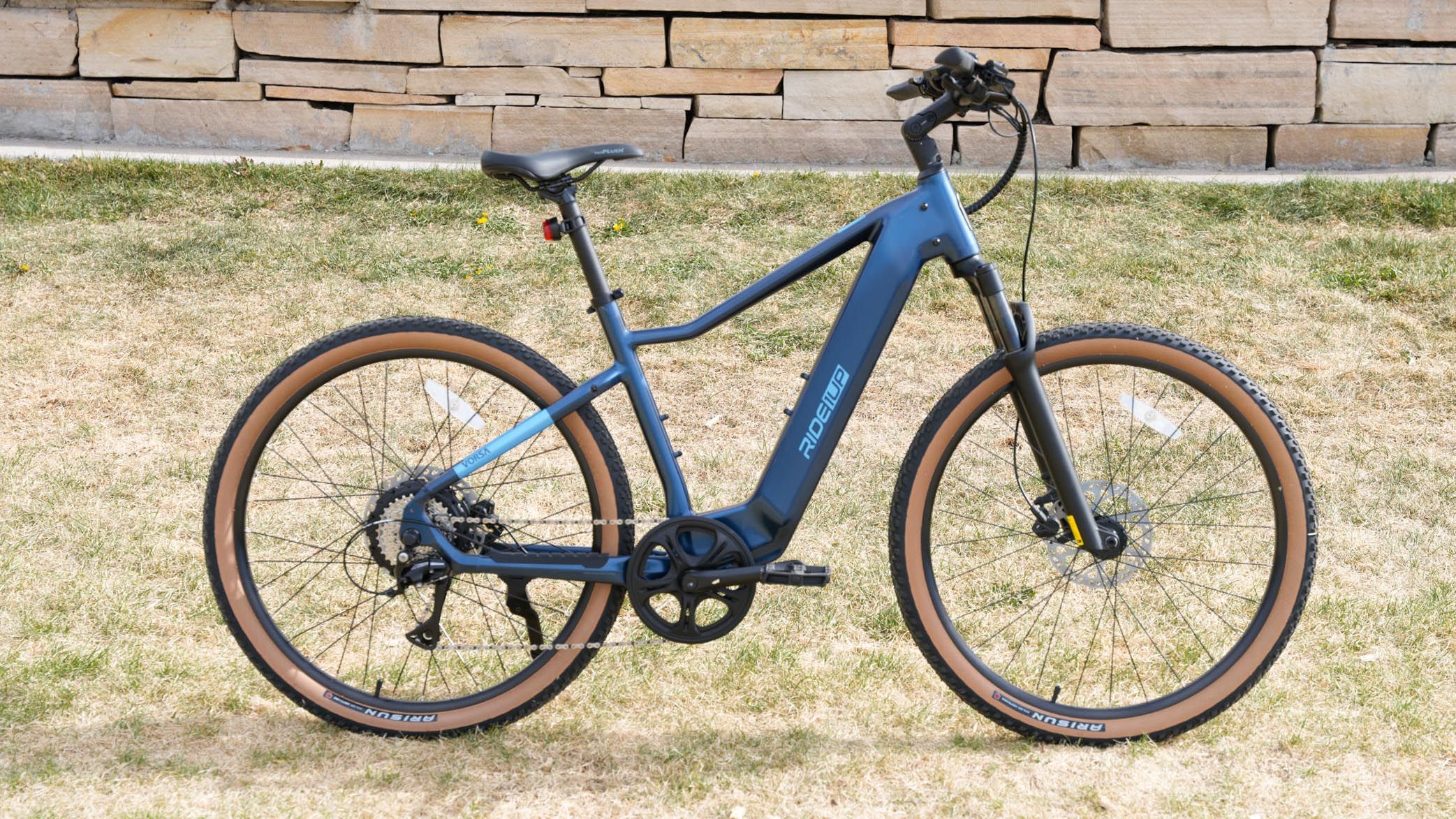 סקירת Ride1Up Vorsa Lite eBike מאת Dan Cavallari פורסם ב-2 ביולי 26 Vorsa Lite של Ride1Up יושב באמצע מערך Vorsa חדש עם שלושה אופניים. הנה מה שקרה כשעמדנו את זה במבחן