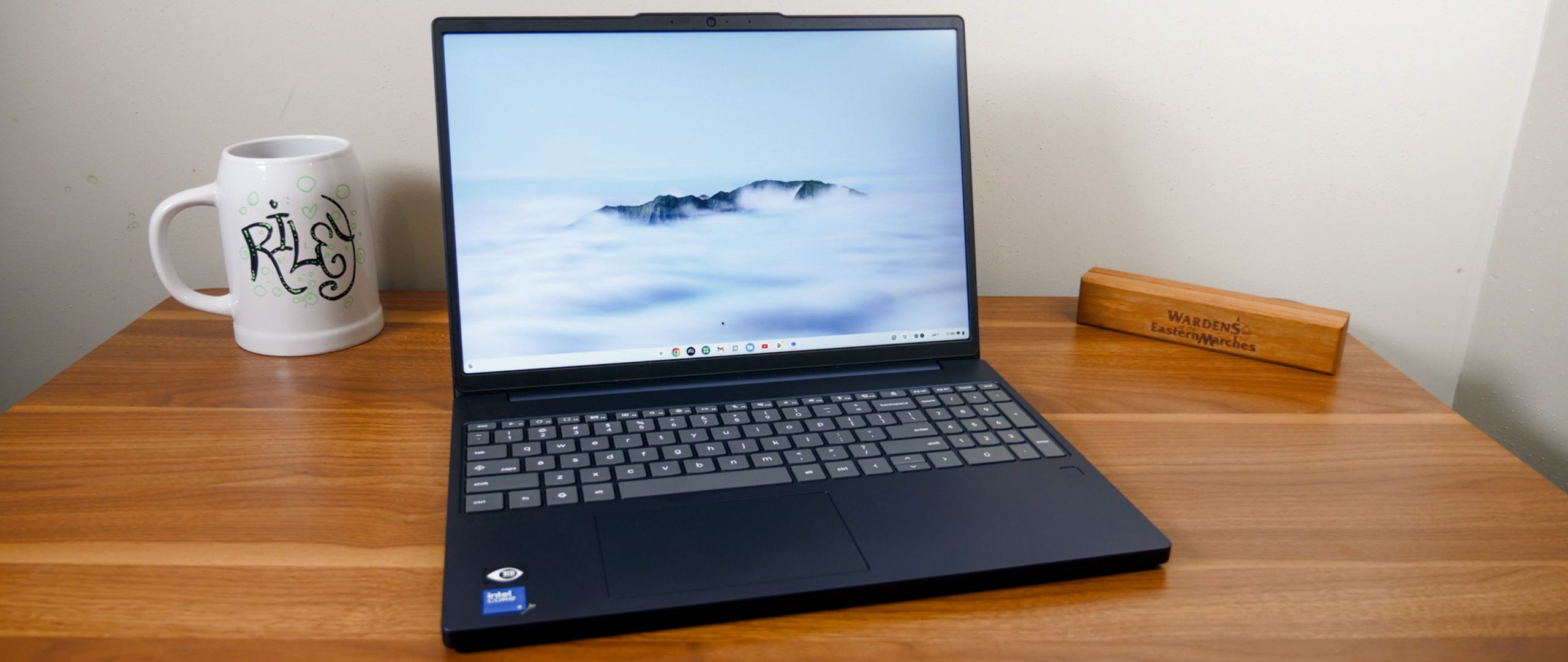 ה-Lenovo Chromebook של $579 מקבל כל כך הרבה נכון - אבל נכשל איפה שהוא נחשב מאת ג'ייסון אנגליה פורסם ב-5 ביולי 26 עדיין לא דורג Lenovo Chromebook Plus 15I TN10 מספק כמה תכונות בולטות, אבל בכמעט $600 הוא זקוק לחיי סוללה וביצועים טובים יותר.
