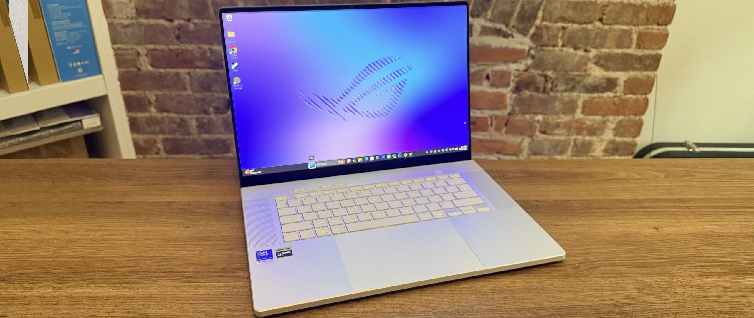 בדקתי את ה-Asus ROG Zephyrus G16 (2026) — טעויות העבר תוקנו, אבל תצטרך לתרום את הכליה שלך כדי להרשות לעצמך אחת מאת מדליין ריצ'יוטו פורסם ב-6 ביולי 26 64GB של זיכרון RAM מומלץ? בכלכלה הזו!?