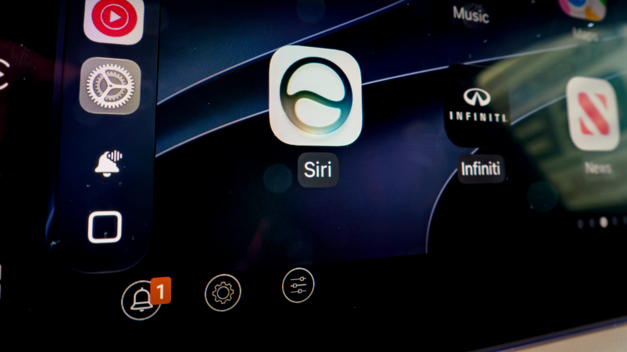 Siri AI ב-iOS 27 CarPlay.