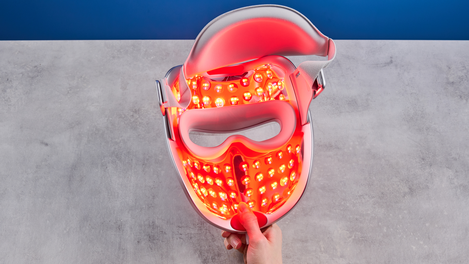 כמו מסכת פנים LED של ReGlow