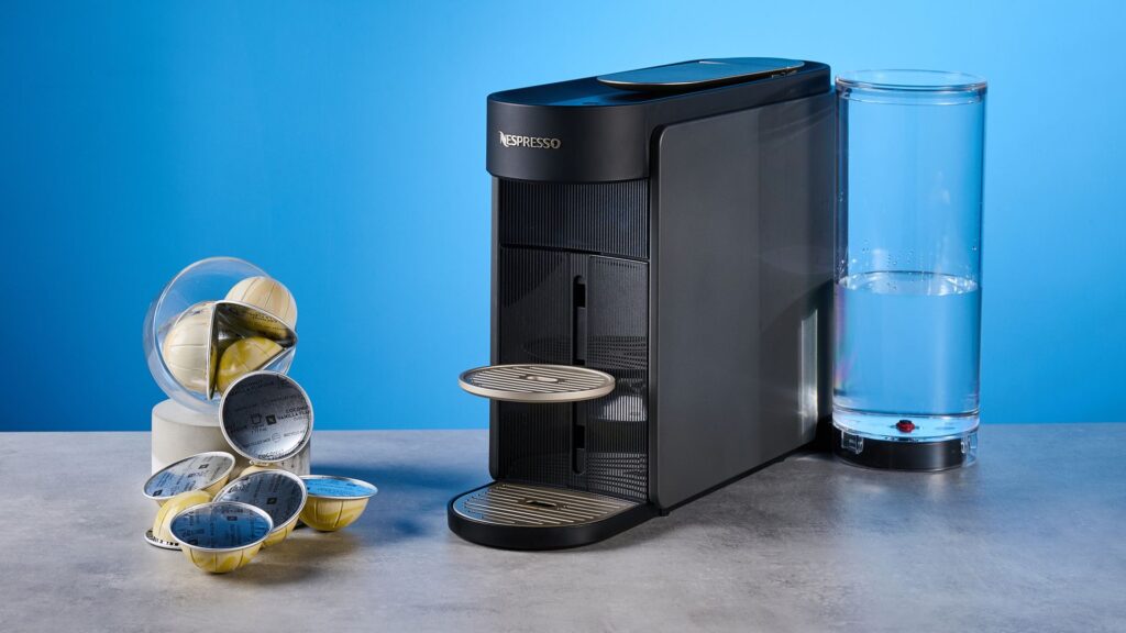 בדקתי את Vertuo Up החדש של Nespresso - ויש לו מצב 'Over Ice' ייעודי לקיץ מאת Erin Bashford פורסם ב-10 ביולי 26 מומלץ Nespresso Vertuo Up היא מכונה חסינת עתיד עם פונקציונליות של אפליקציה, מצב אייס קפה חדש ומיכל מים מסתובב. כמובן, זה קל ומהנה לשימוש.