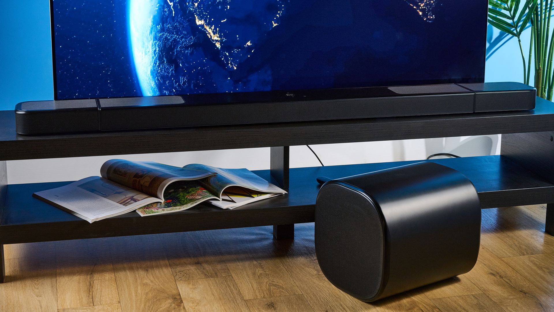 בדקתי את סרגל הדגל החדש של JBL - וזו הוכחה שאינך צריך להוציא 2,000 דולר על מערך קולנוע ביתי מלא מאת Erin Bashford פורסם ב-10 ביולי 26 בחירת העורך ה-JBL Bar 1300XMK2 היא אחת הדרכים הטובות ביותר לקבל חווית אודיו קולנועית מלאה בבית, עם סאב-וופר עוצמתי, דיאלוג ברור, סוחף.