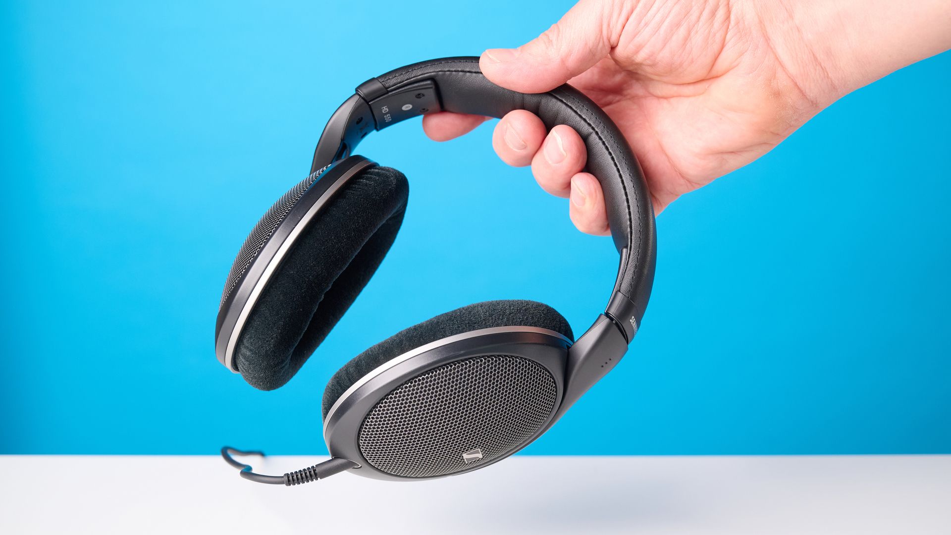פאונד עבור פאונד, אוזניות Sennheiser הפתוחות האחוריות האלה הן הטובות ביותר שבדקתי אי פעם, ועלותן רק 199 דולר במבצע מאת פיטר וולינסקי פורסם ב-15 ביולי 26 בחירת העורך Sennheiser HD 550 נשארת נאמנה לעקרונות הליבה של המותג: איכות שמע עילאית במחיר הוגן.