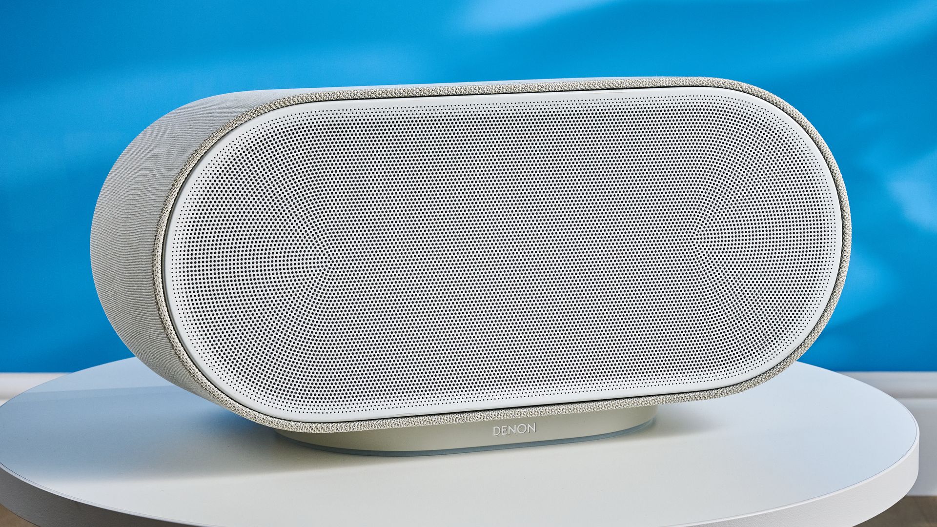 בדקתי את Denon Home 600 - והוא אחד הרמקולים החכמים השאפתניים ביותר עד כה מאת ארין באשפורד פורסם ב-20 ביולי 26. הרמקול החכם Denon Home 600 הוא ענק באורך 18 אינץ', עם 8 רמקולים וסאב מובנה. אבל זה יקר ויש לו כמה בעיות הקשורות לאפליקציה.