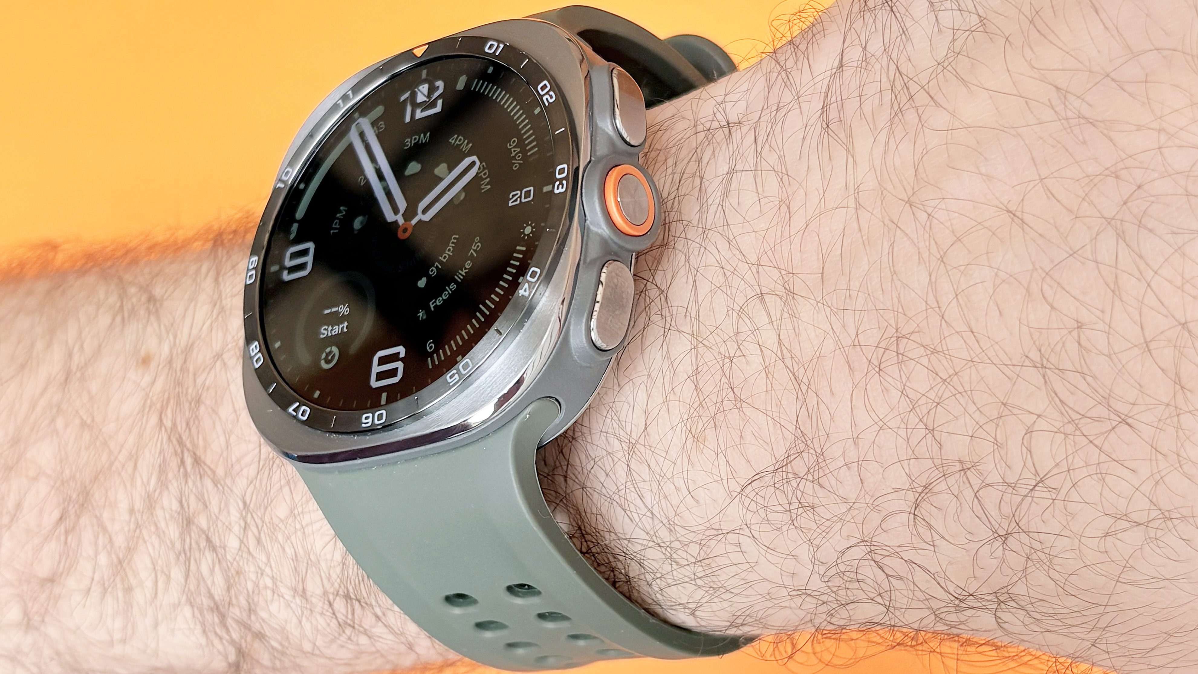 מבט מקרוב על השעון החכם Samsung Galaxy Watch Ultra 2