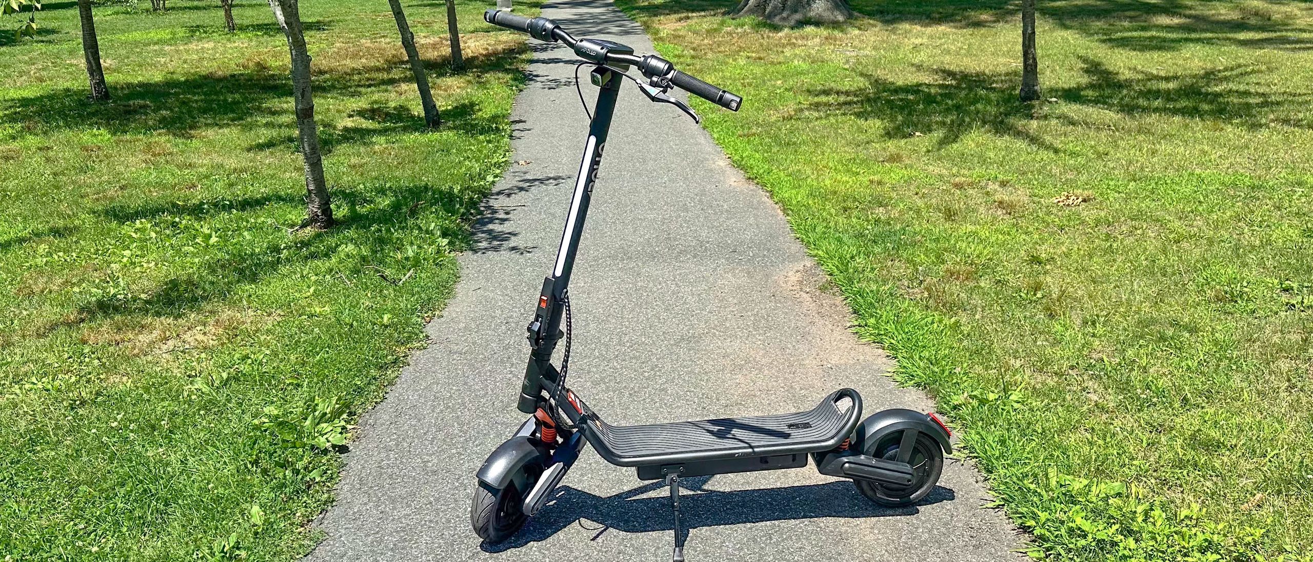 רצתי עם אדם זר במעלה גבעה ב-Apollo Explorer 2.0, ועישנתי לחלוטין את הקורקינט החשמלי שלו מאת מייק פרוספרו פורסם ב-28 ביולי 26. אני רוכב על Apollo Explore 2.0 כבר כמה חודשים; הנה הביקורת הכנה שלי על קורקינט חשמלי זה.