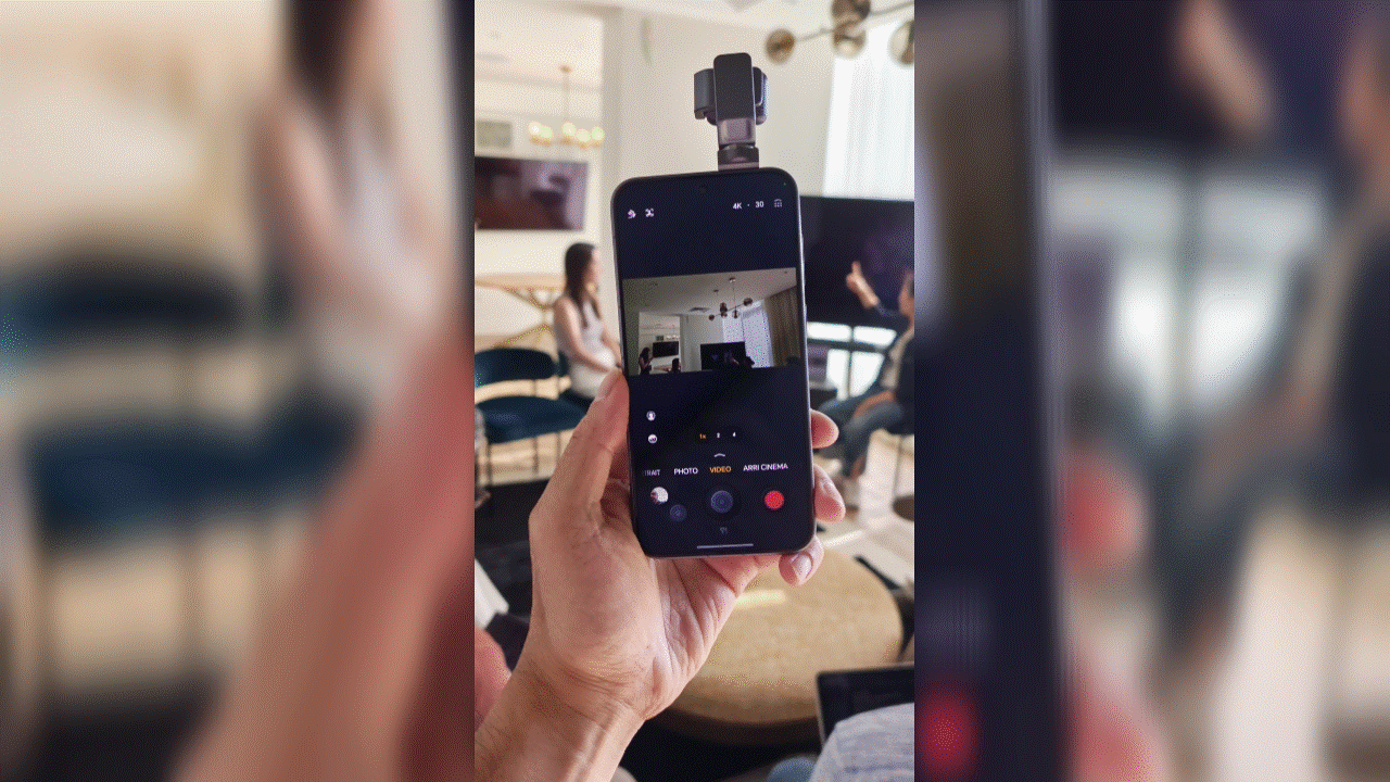 סקירה מעשית של Honor Robot Phone.