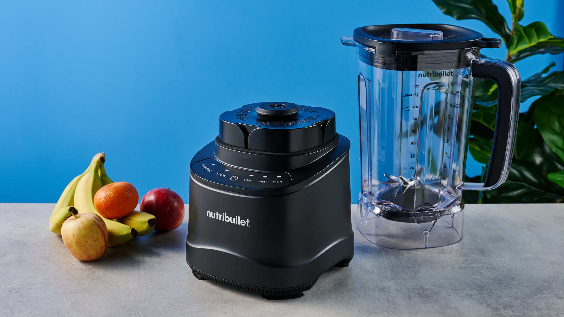 Nutribullet Power Core צולם מול רקע כחול