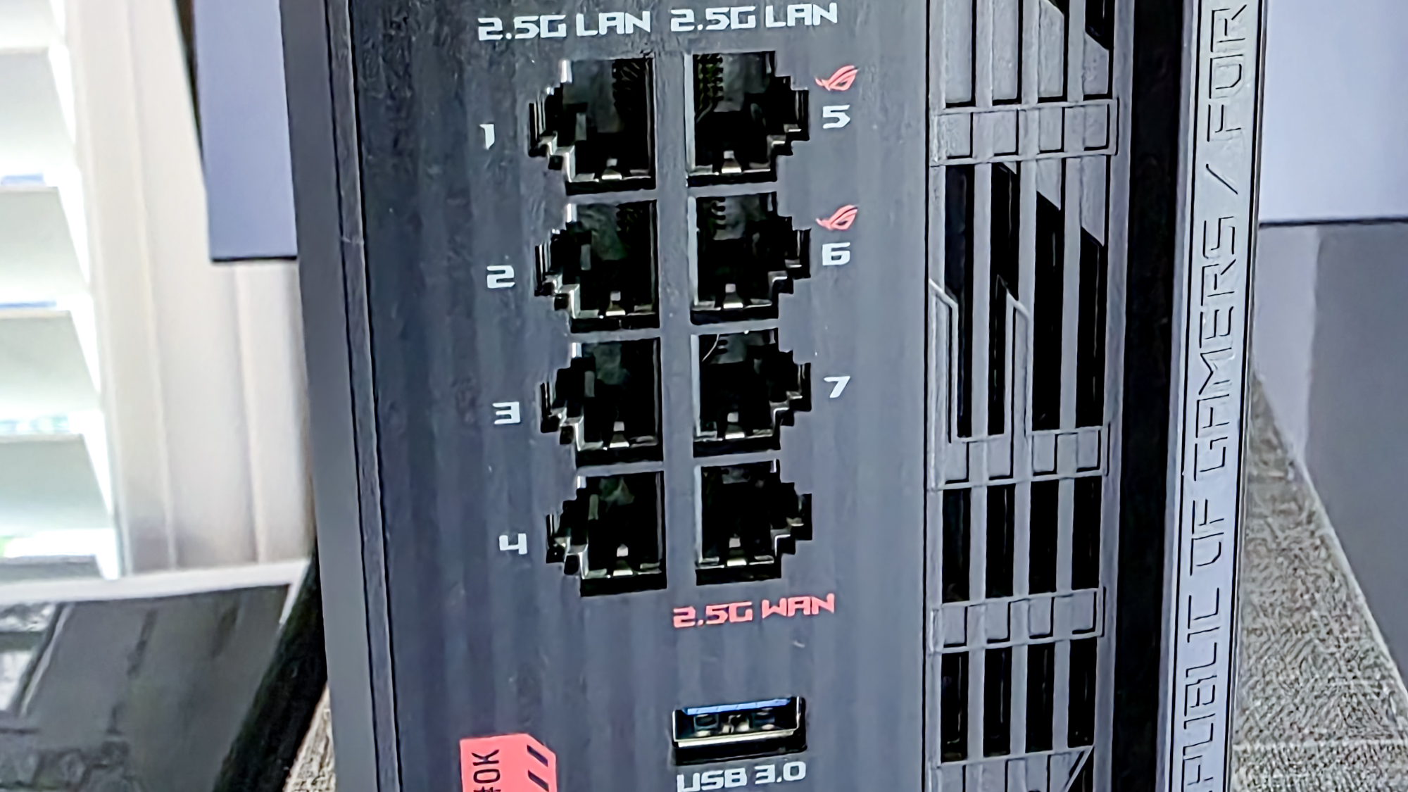 היציאות בנתב משחקים של Asus ROG Strix GS-BE18000