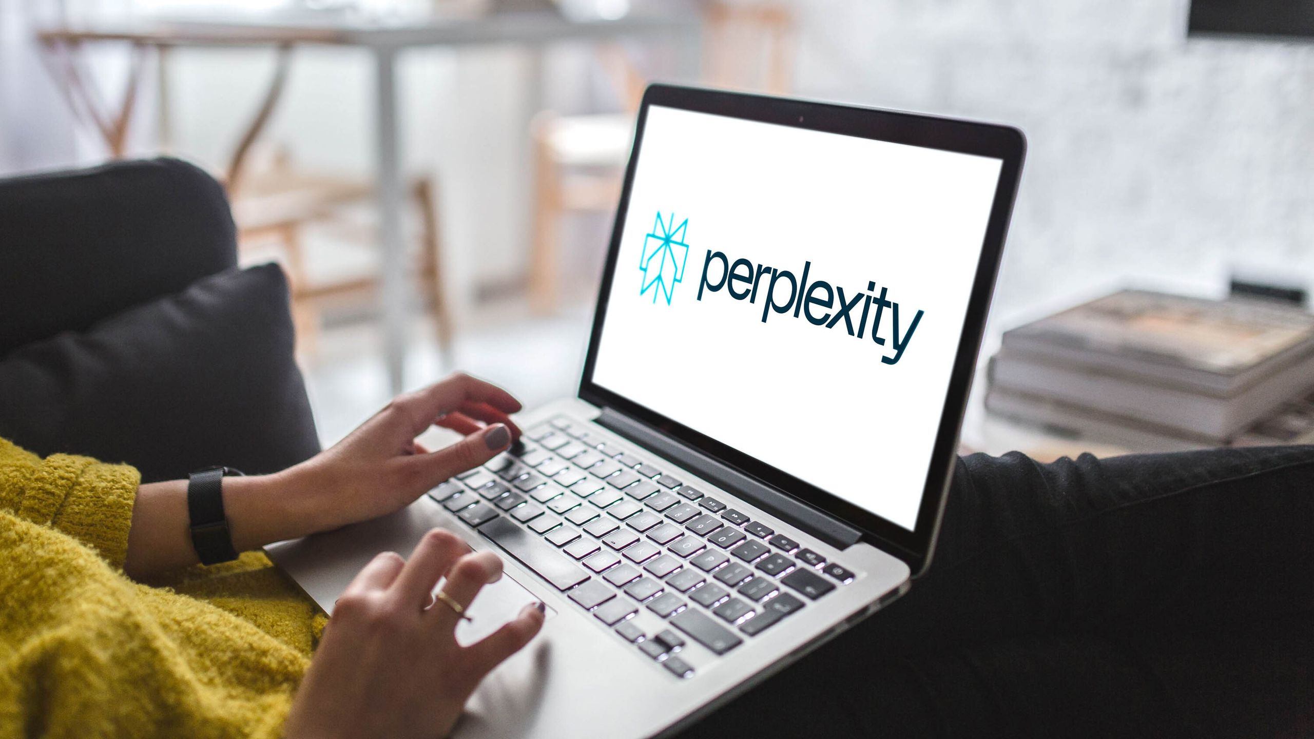 הבינה המלאכותית החדשה של Perplexity פועלת במחשב האישי שלך - ושואלת לפני השימוש בענן