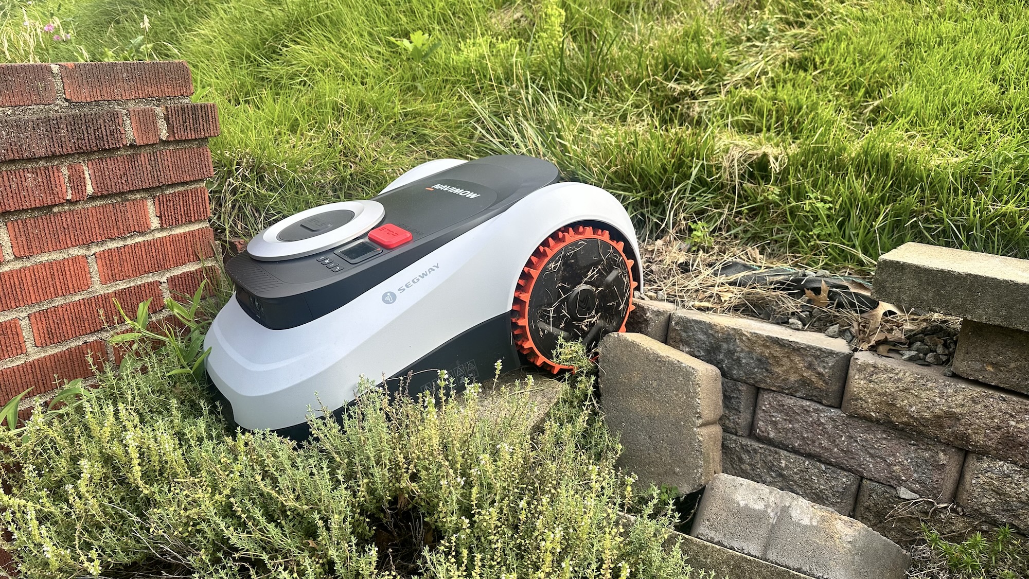 Segway Navimow i215 נופל מקיר
