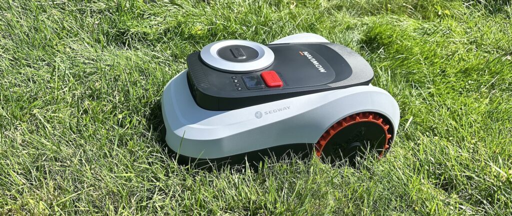 נתתי ל-Segway Navimow i215 לשוטט חופשי בחצר שלי במשך חודשיים - הנה כמה טוב הוא חתך את הדשא שלי מאת מייק פרוספרו פורסם ב-26 באוגוסט 26. ה-Segway Navimow i215 היא מכסחת דשא רובוטית בעלת יכולת, אבל חסרות לה כמה תכונות שנמצאות אצל מתחרים זולים יותר.
