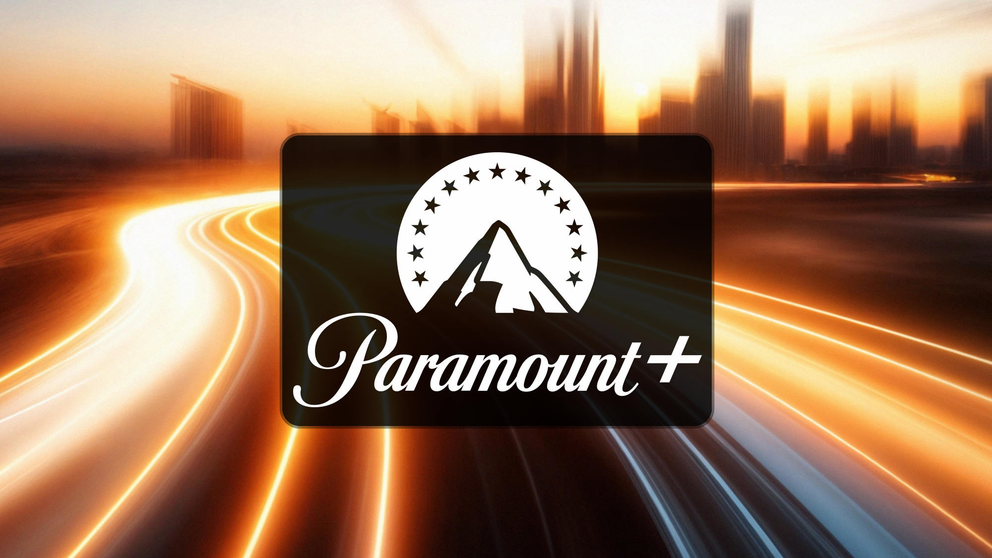 לוגו Paramount+ על כביש מהיר מופשט לרקע לעיר