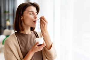 Study: Association Between Maternal Protein Intake and the Risk of Adverse Pregnancy Outcomes. Image Credit: AYO Production / Shutterstock