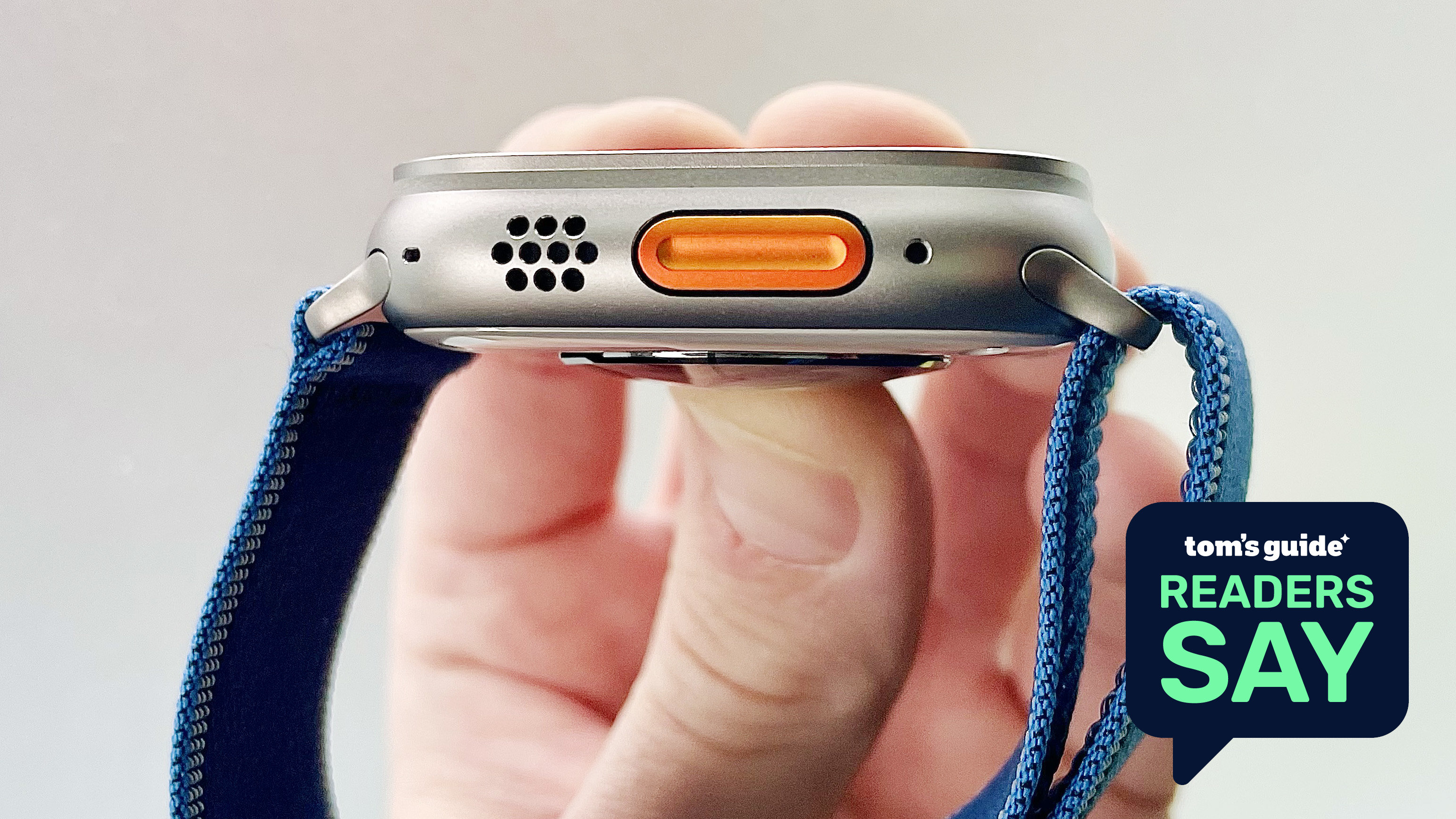 תקריב של Apple Watch Ultra 3 בצבע כסף