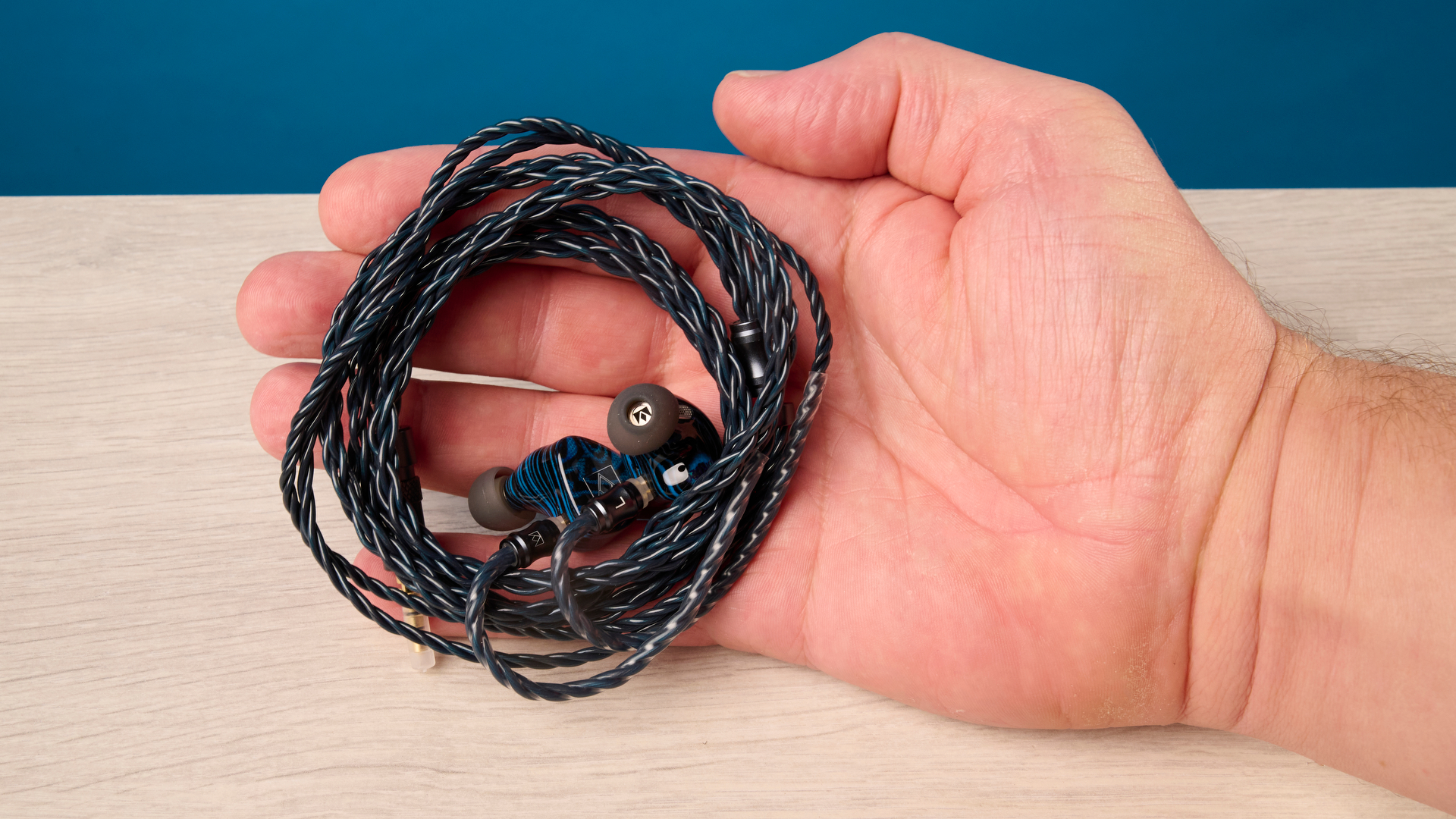 צגי Noble Audio Iris בתוך האוזן
