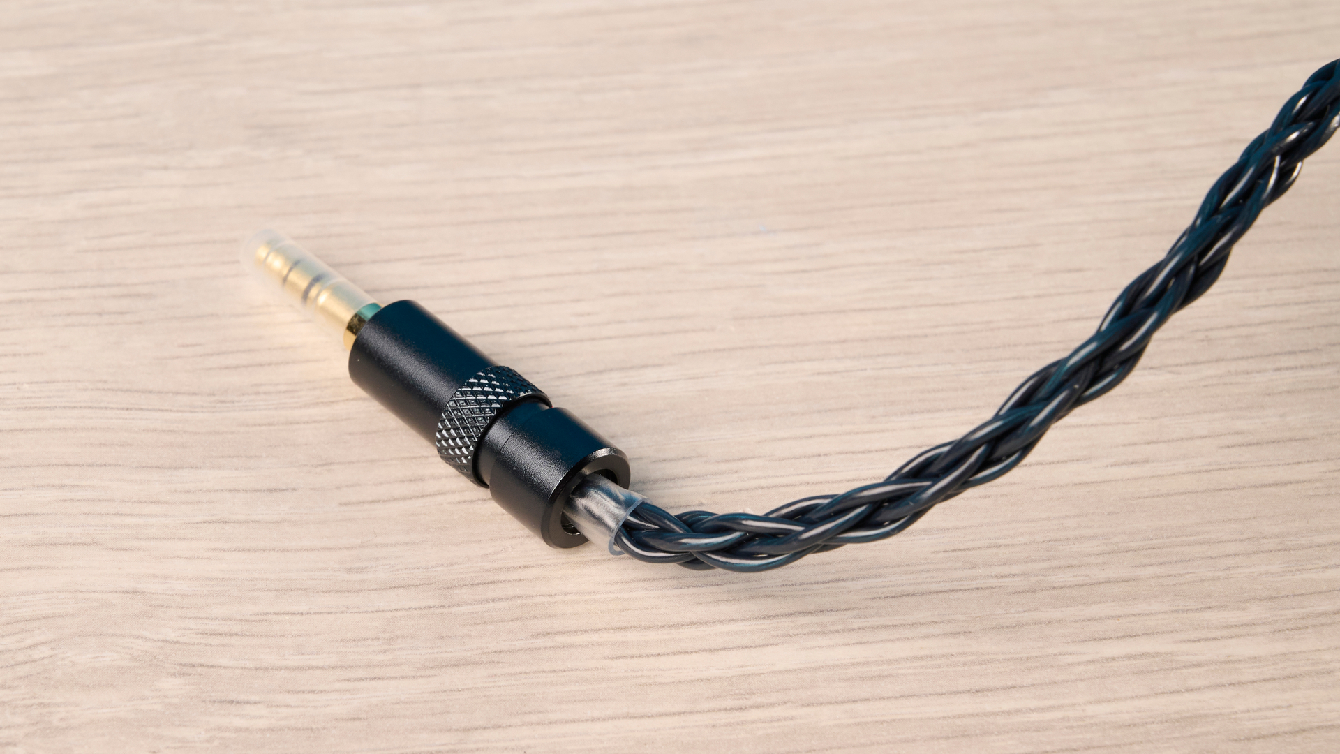 צגי Noble Audio Iris בתוך האוזן