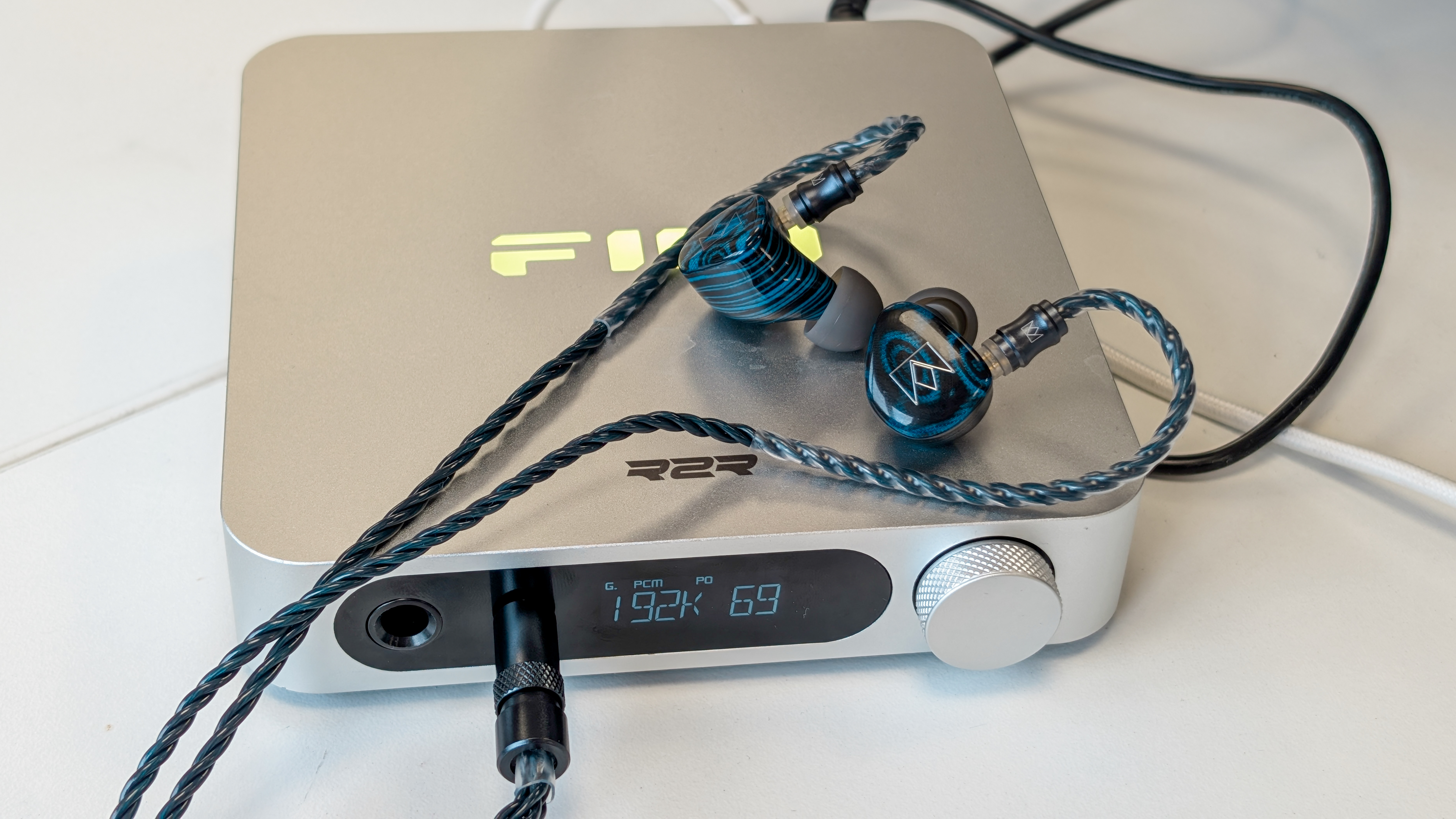 צגי Noble Audio Iris בתוך האוזן