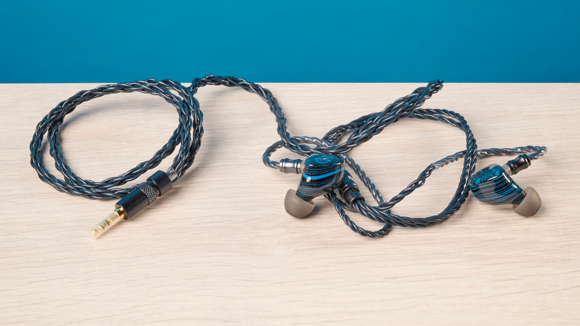 צגי Noble Audio Iris בתוך האוזן
