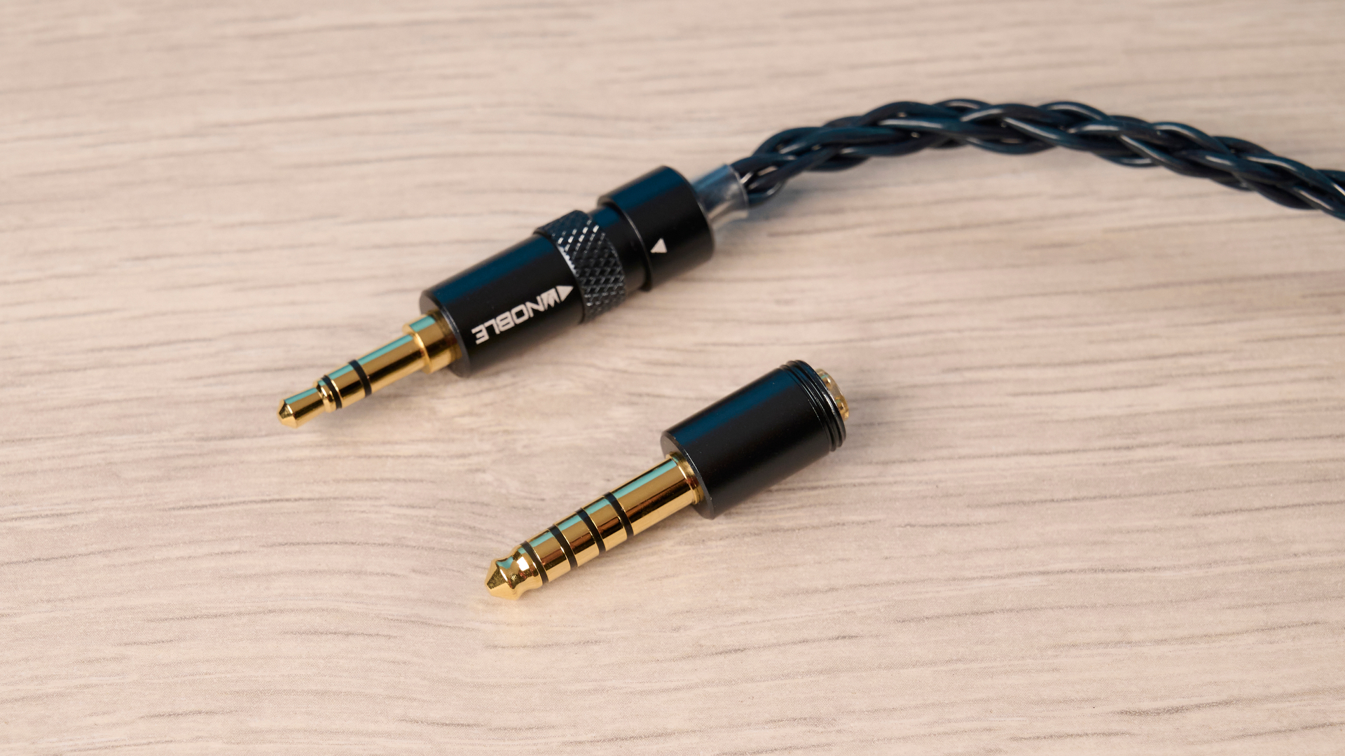 צגי Noble Audio Iris בתוך האוזן