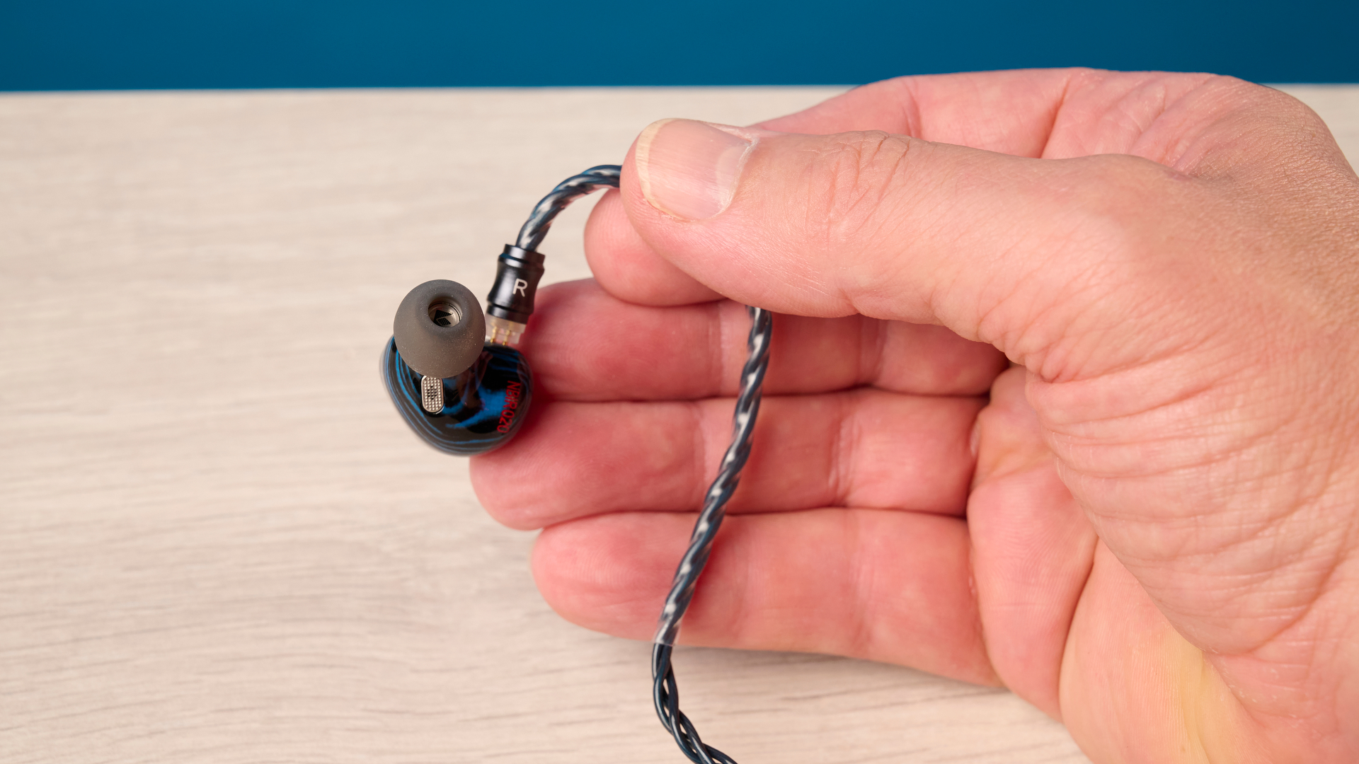 צגי Noble Audio Iris בתוך האוזן