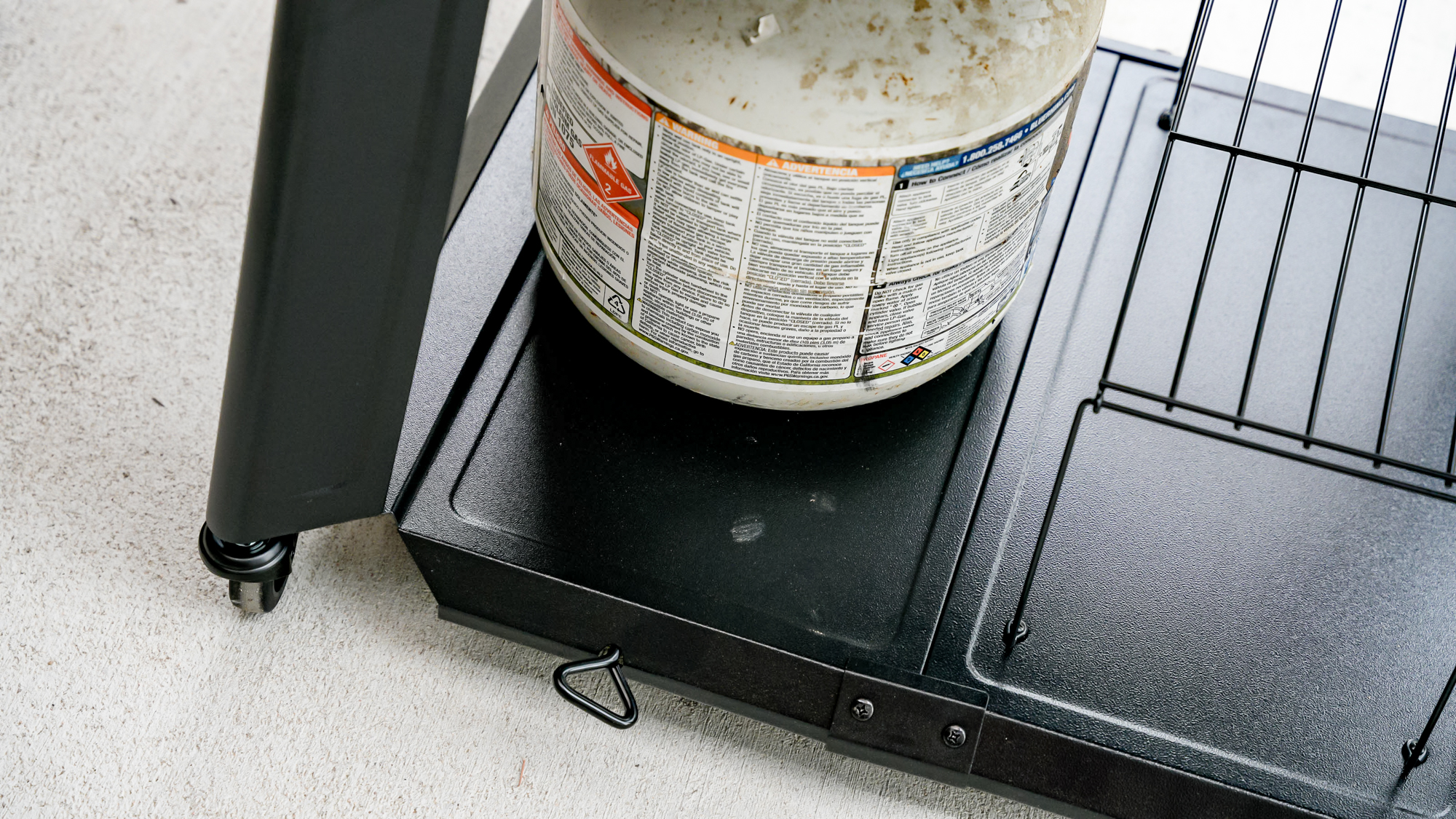 Traeger Flatrock 2 Zone Griddle בחצר אחורית