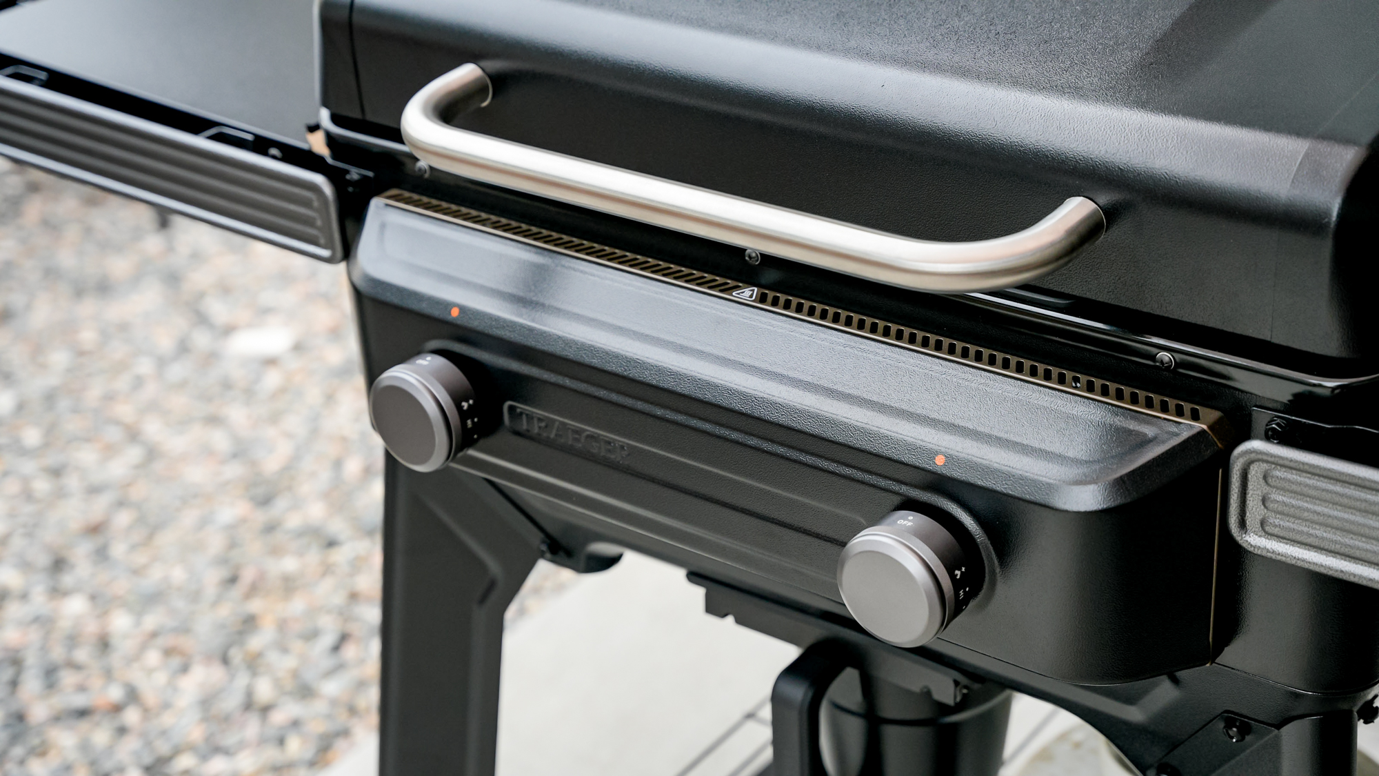 Traeger Flatrock 2 Zone Griddle בחצר אחורית