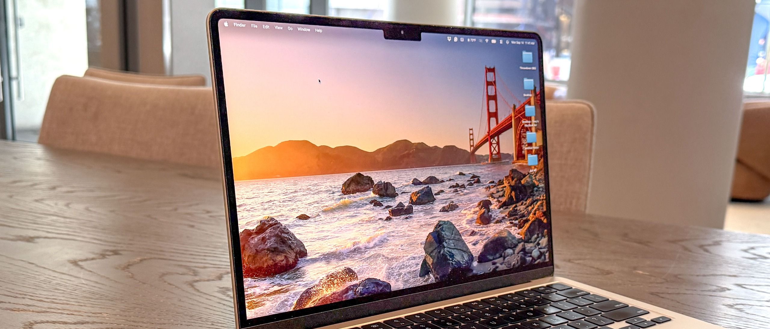 השתמשתי ב-macOS Golden Gate במשך 3 חודשים - והנה מה שאני חושב מאת Tony Polanco פורסם ב-15 בספטמבר 26 macOS Golden Gate זמין כעת עבור מחשבי Mac תואמים. למרות שזה לא עדכון משמעותי, ה-Siri AI החדש ותכונות אחרות הופכים את החוויה לחלקה יותר.