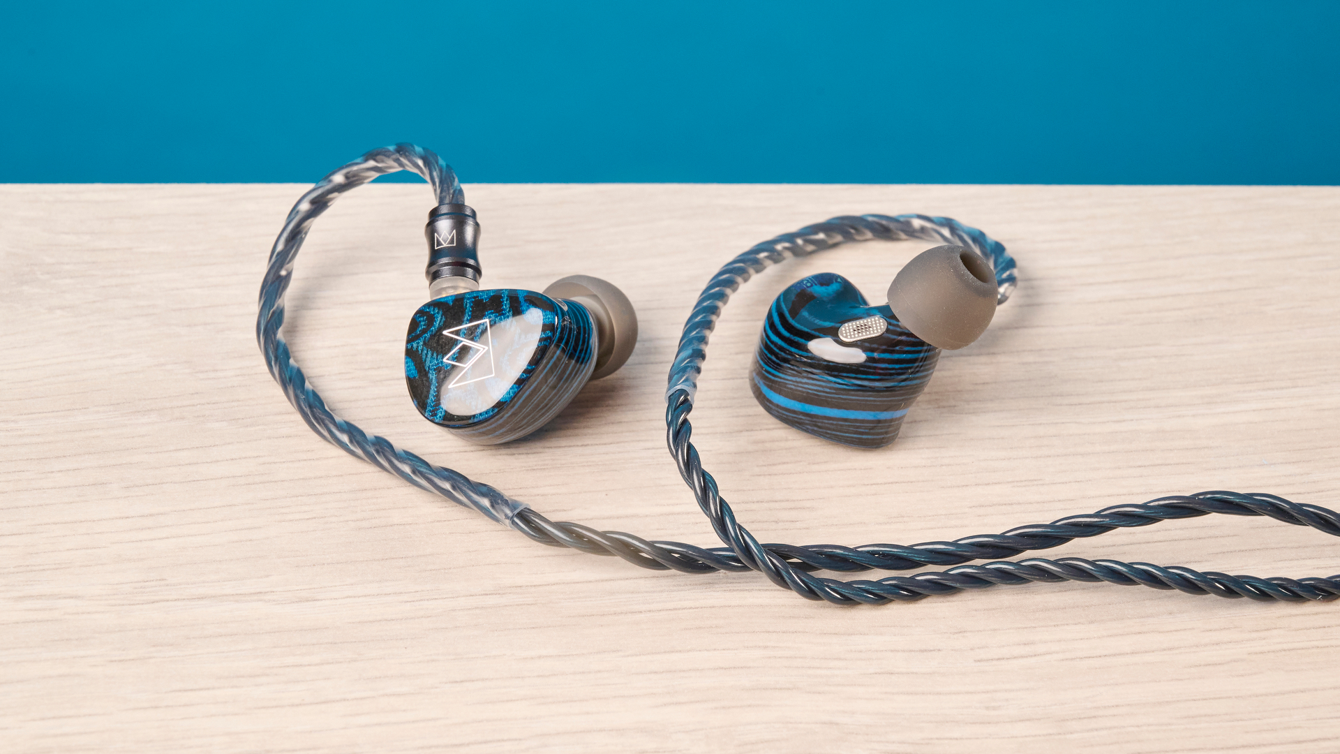 צגי Noble Audio Iris בתוך האוזן