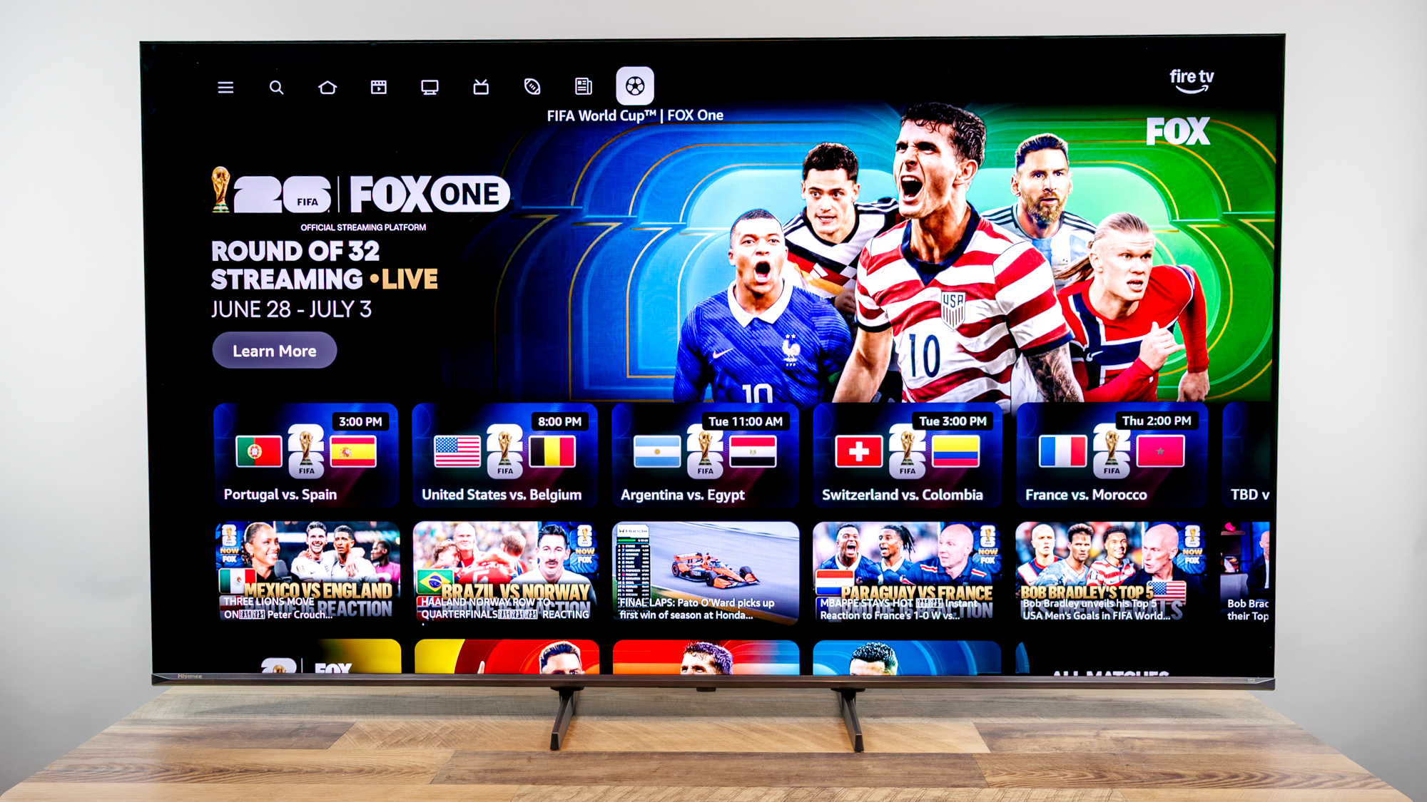 Hisense U6SF Pro TV על שולחן