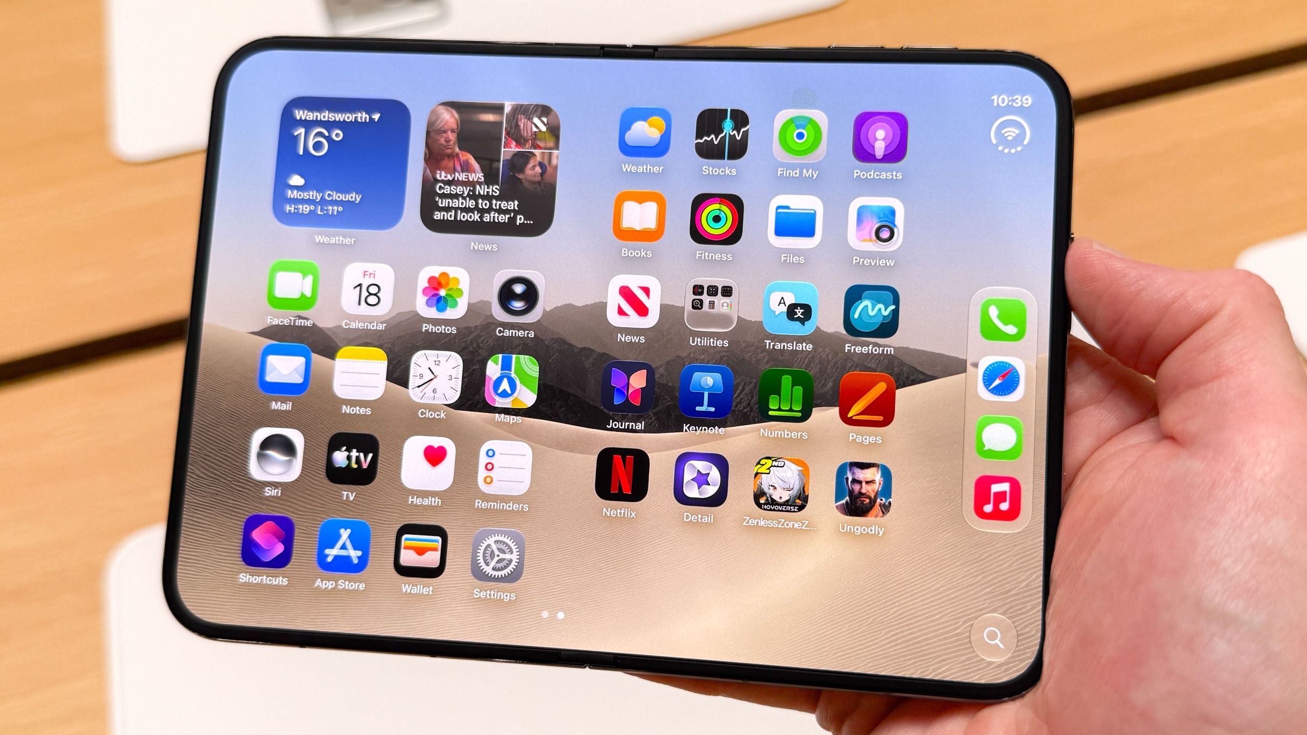 אפל חושפת ל-iPhone Duo יש שכבת תצוגה 'ניתנת להחלפה' - מה זה אומר עבורך