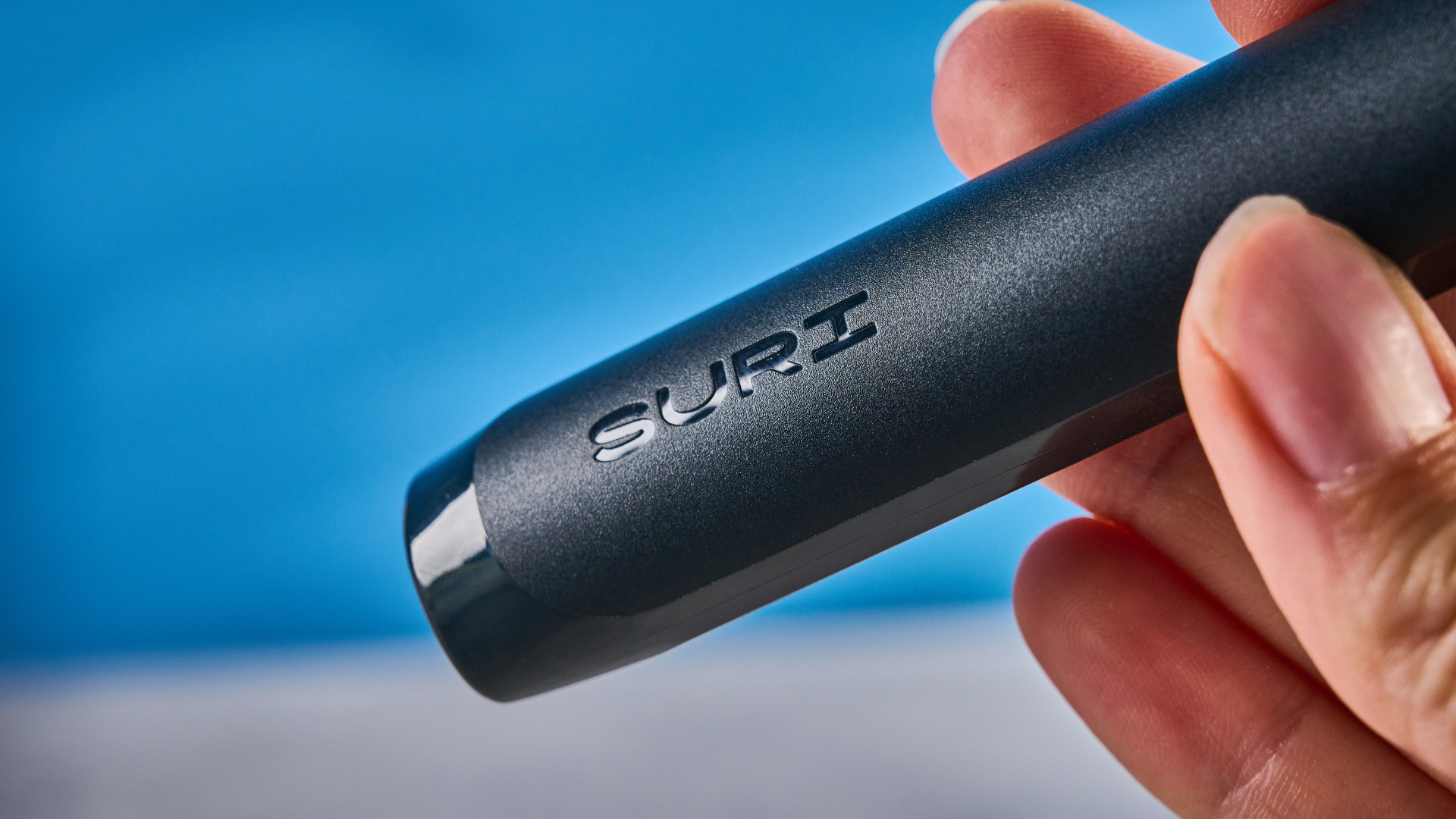 מברשת השיניים suri core 1.0 עם ראשי עמילן תירס ושמן קיק וגוף פלסטיק ביו-מעגלי