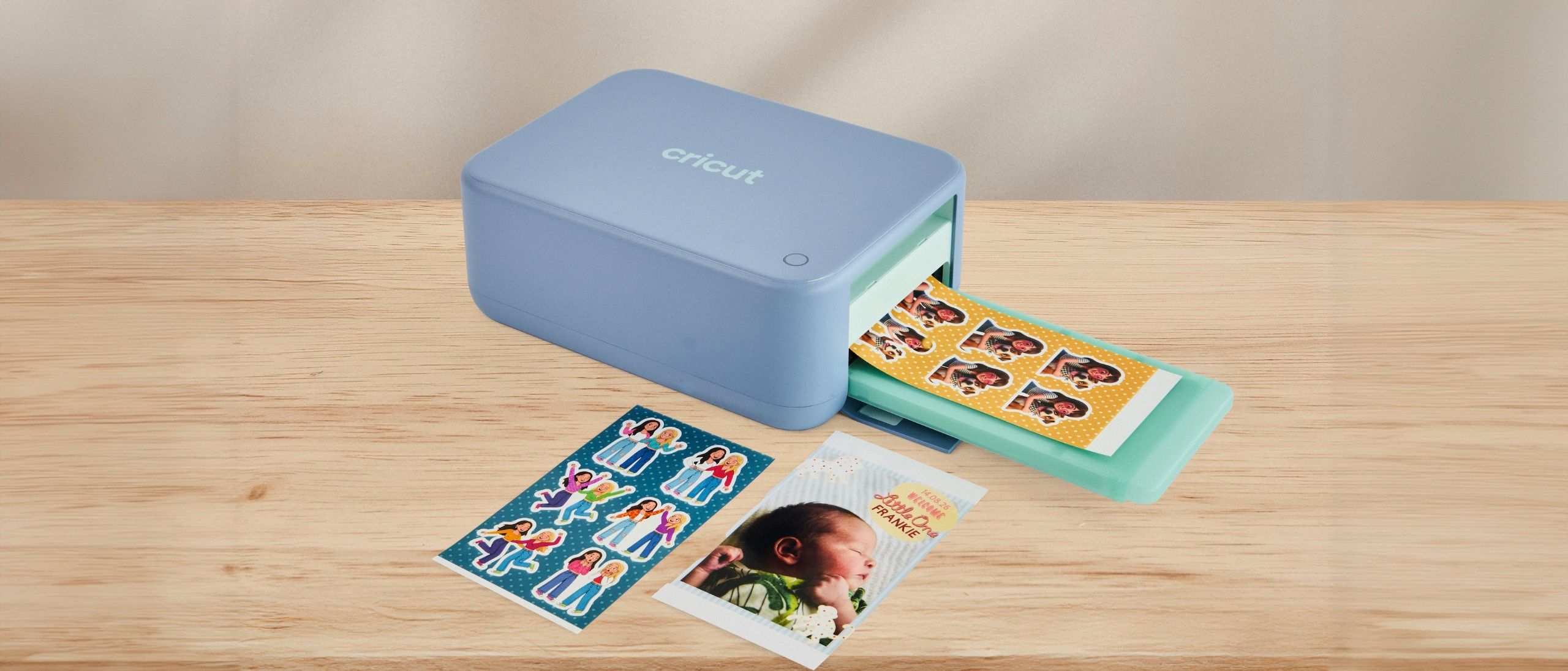 סקירת Cricut StickerPix Print + Cut: מדפסת מדבקות עשה זאת בעצמך שכדאי להצטרף לכת החיתוך עבור מאת לוסי סקוטינג פורסם ב-9 באוקטובר 26 מכונה חדשה לגמרי בלעדית לאוהבי מדבקות והדפסת תמונות בהתאמה אישית