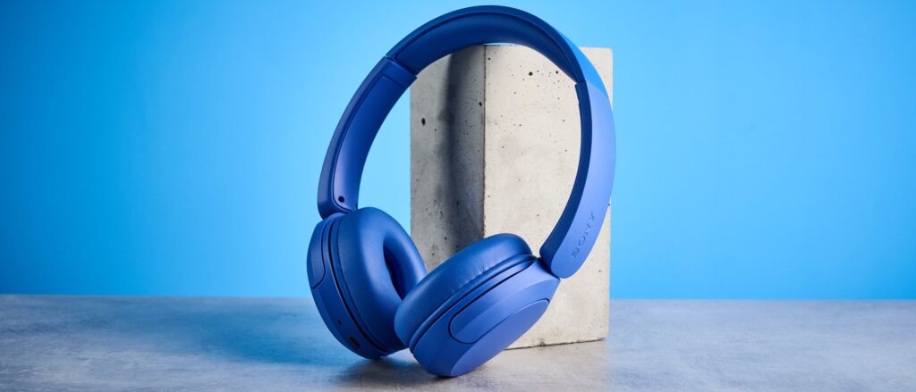 בדקתי את האוזניות החדשות של Sony ב-$68 והן מוכיחות שלא צריך להוציא יותר כסף בשביל סאונד טוב יותר מאת Ashley Thieme פורסם ב-11 באוקטובר 26 בחירת העורך אוזניות Sony WH-CH530 הן זולות, בהירות ועושות חשק להאזין כל היום. העמדתי אותם למבחן, וצמד התקציבים הזה עשה את זה נכון.