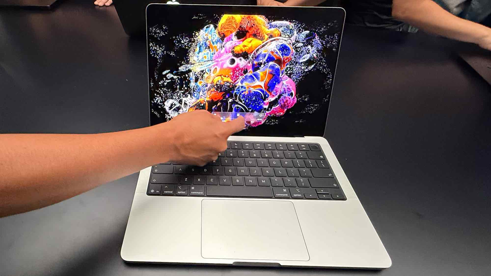 MacBook Pro עם צג PROLED XDR 